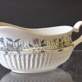 Very pretty porcelain sauceboat with a spout from Chauvigny, France, in very good condition.