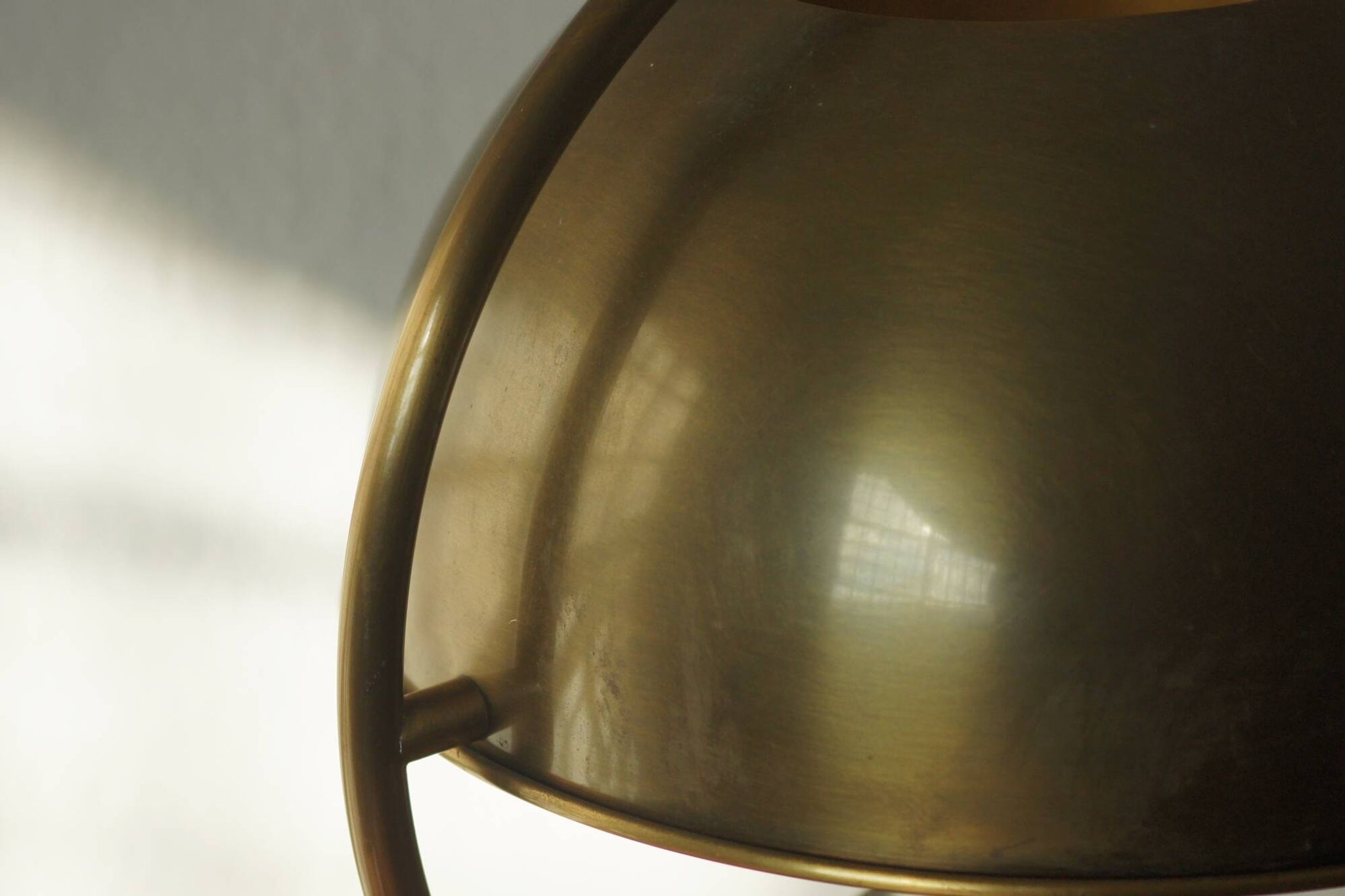 Lampe de table en laiton design Florian Schulz, années 1970.