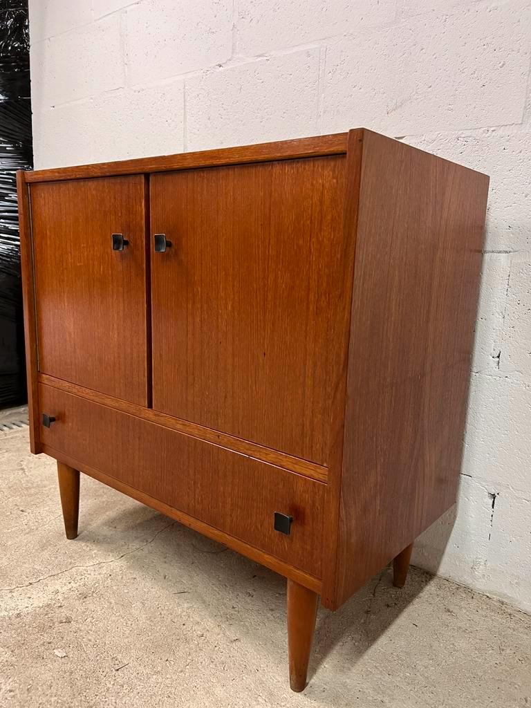 vintage chest of drawers / cabinet