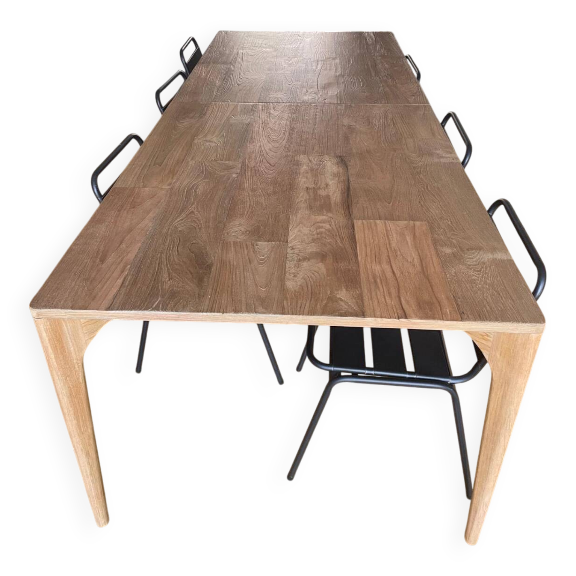 Beautiful extendable teak dining table. It is brand new (purchased