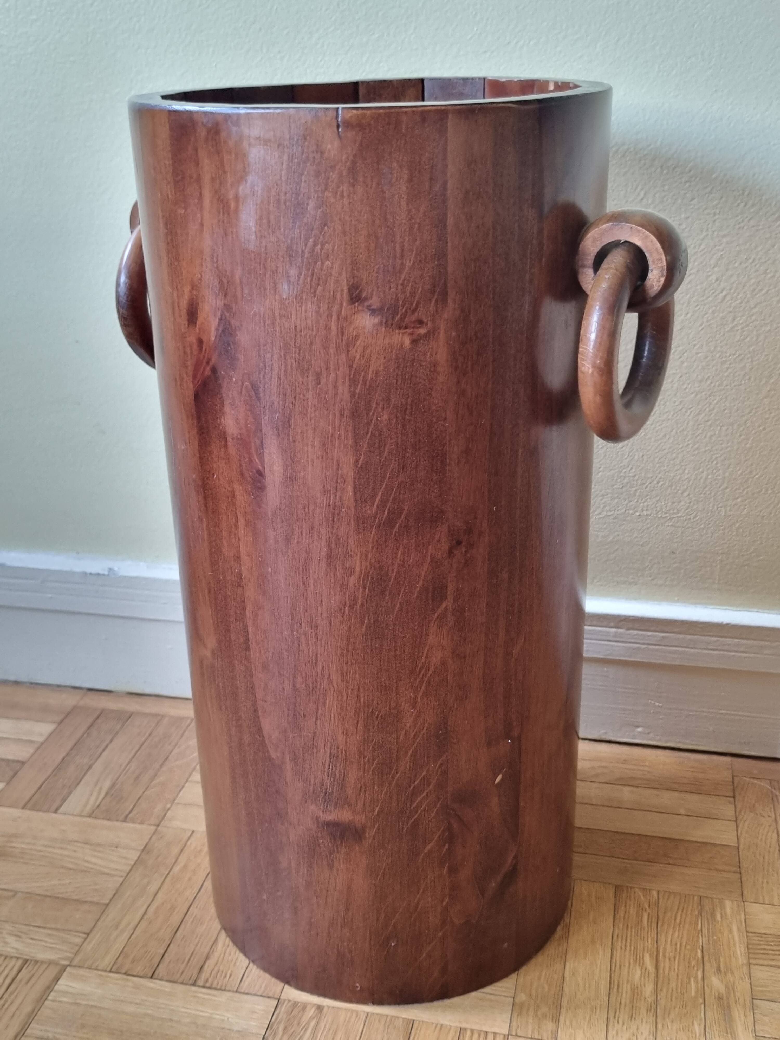 Art Deco umbrella stand in walnut with staves and ring handles, 1930.