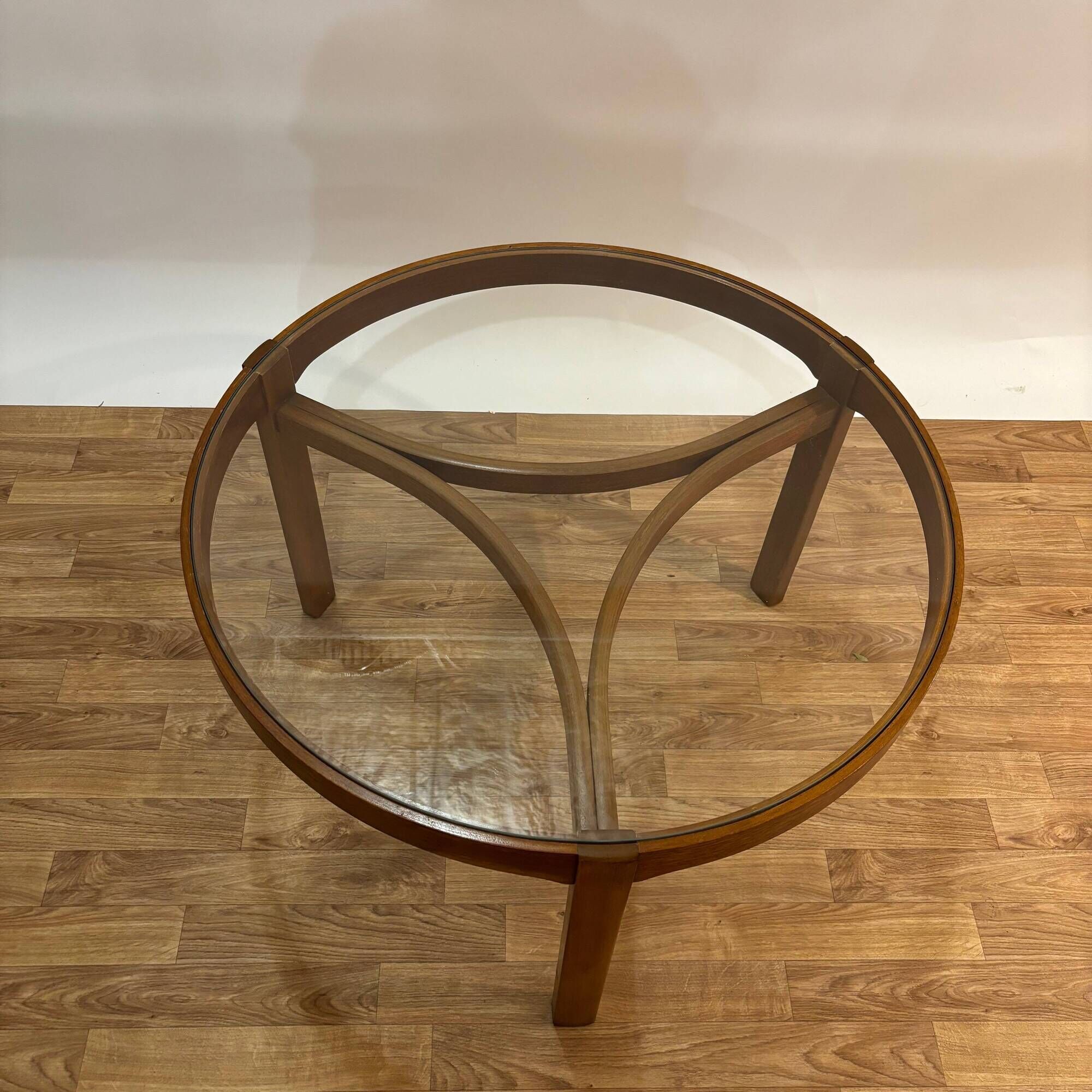 table basse scandinave en teck et verre