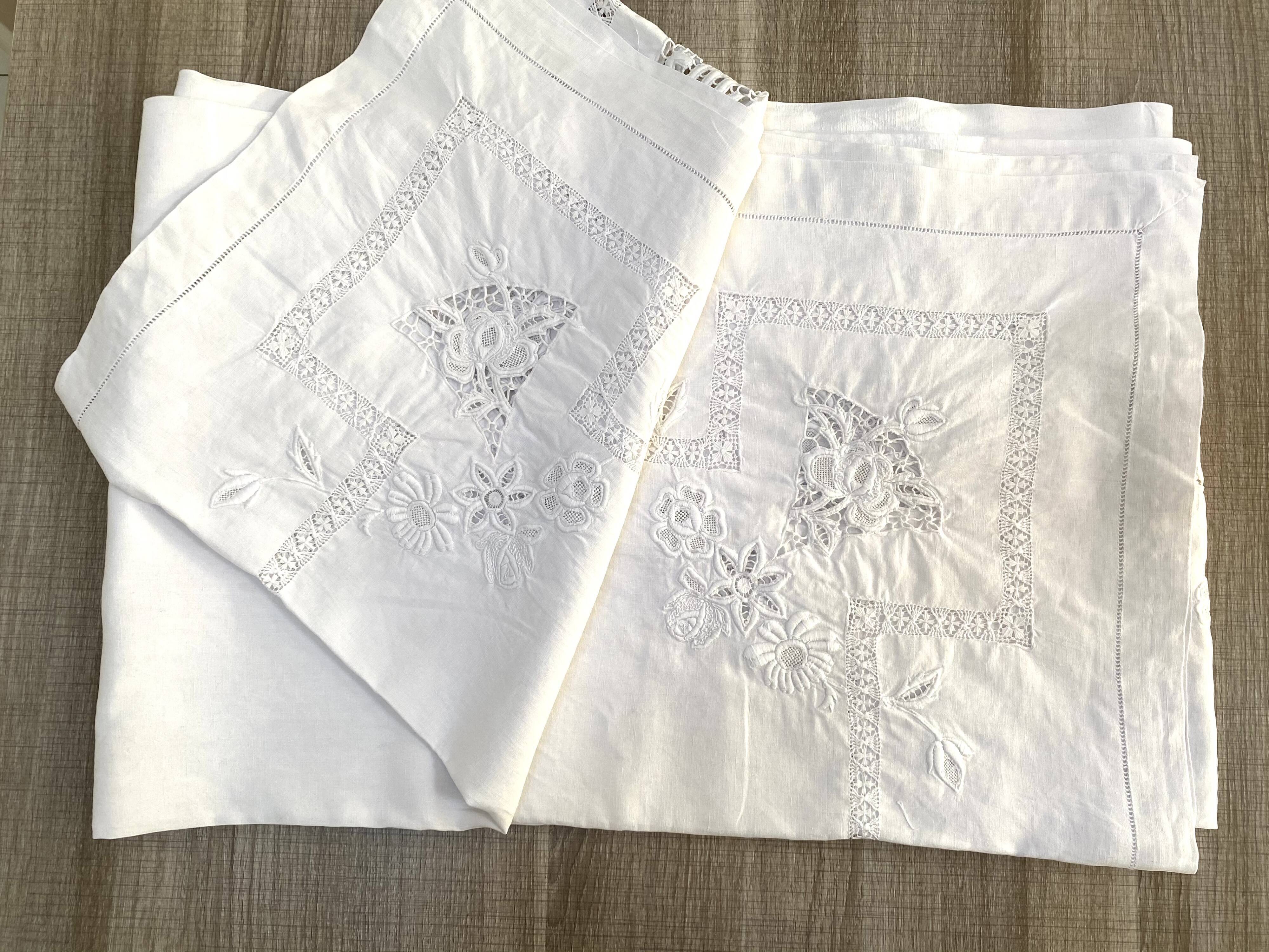 Rectangular tablecloth embroidered 285 x 185 cm