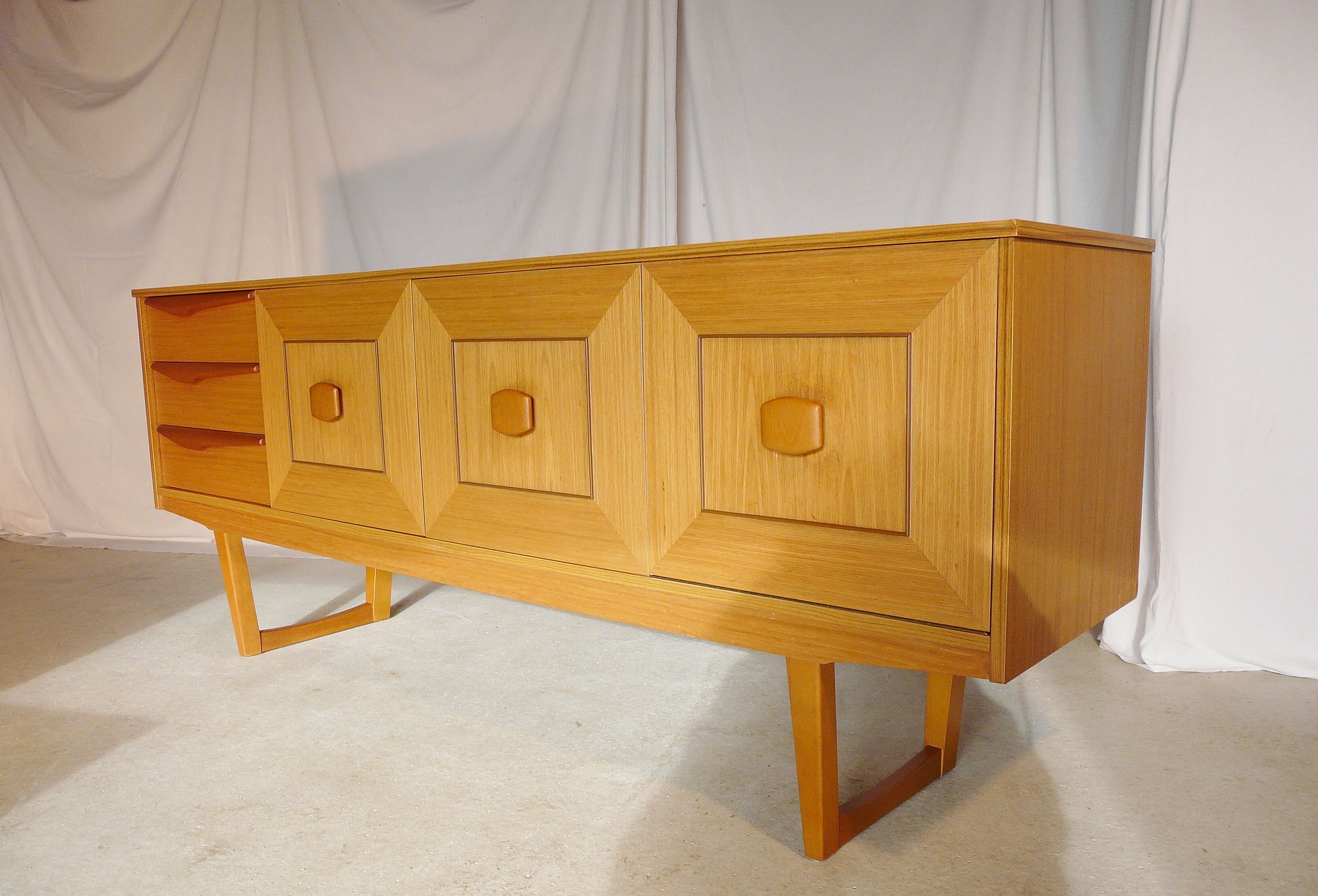 Stonehill blond wood scandinavian siddeboard