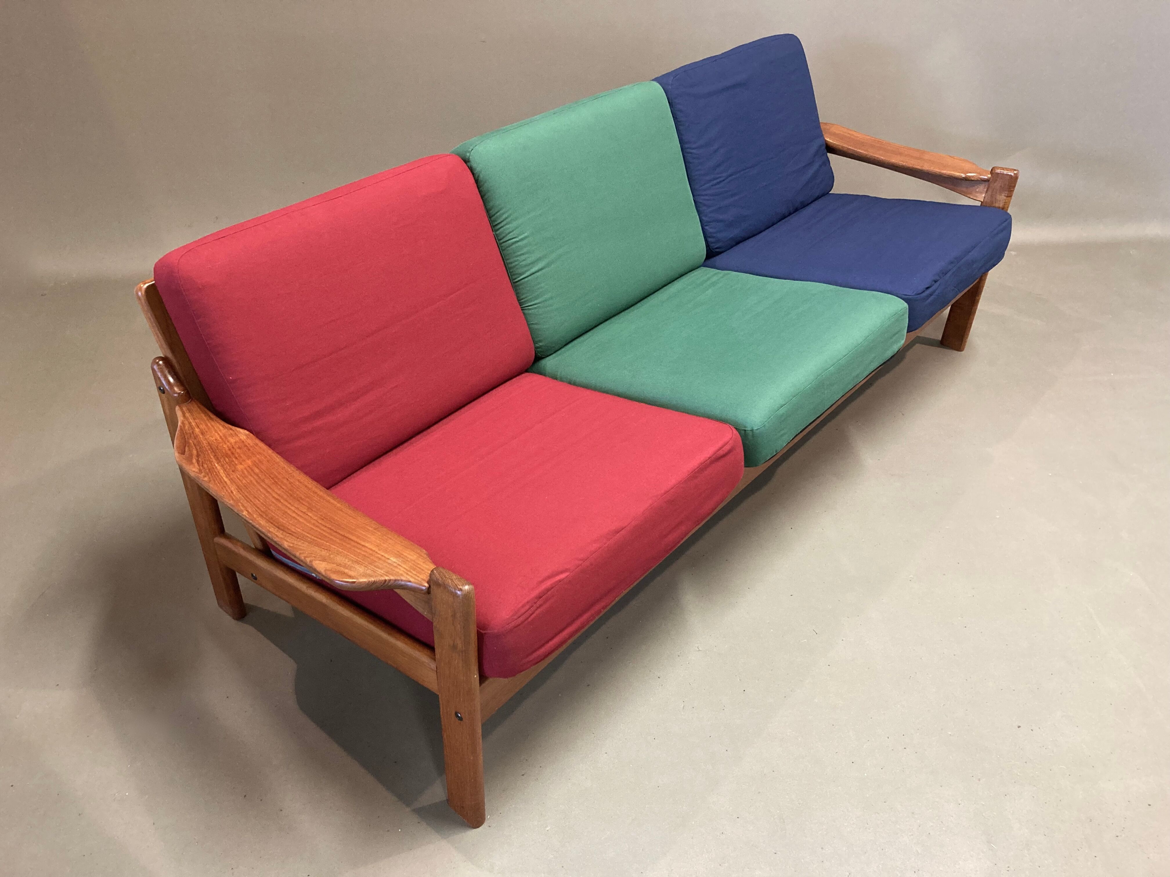 Sofa 3 places Scandinavian design colors 1950