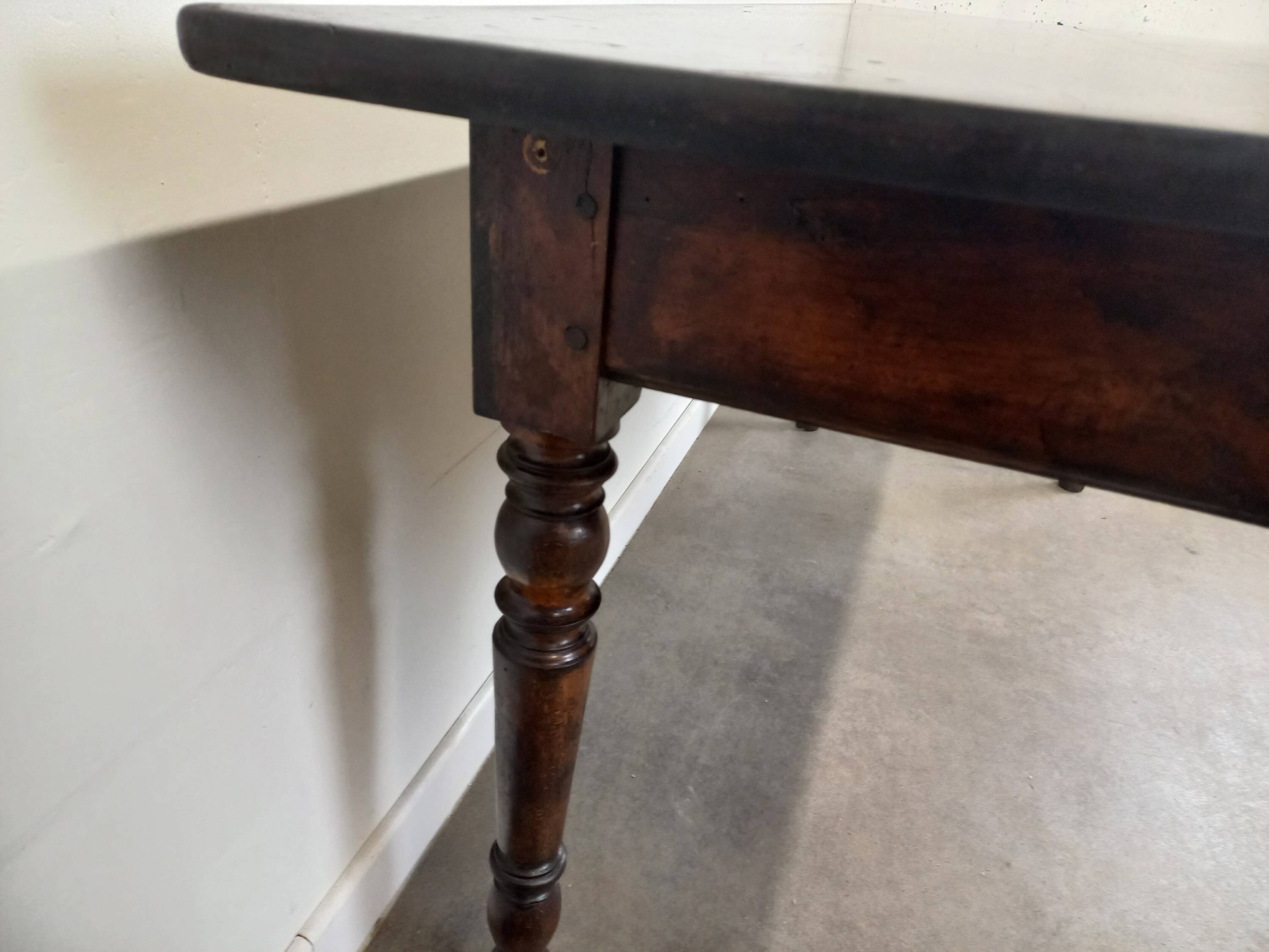 Table de ferme en noyer