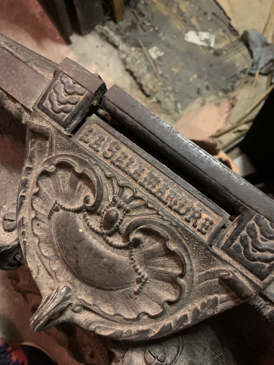 Cast iron stove La Salamandre