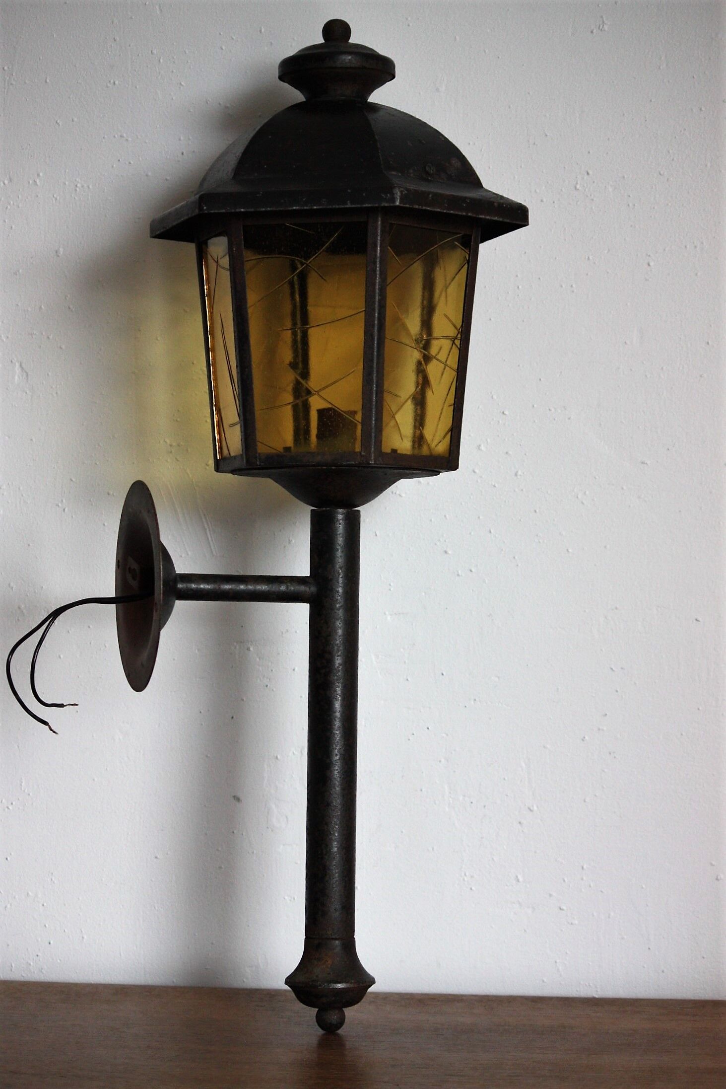 Wall lantern