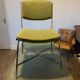 5 chaises 1 fauteuil 1970  structure chrome assise tissu vert style indus