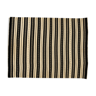 Minimalist flat weave (kilim) by Axeco Svenska AB. 261 (266 incl. the fringes) x 199 cm