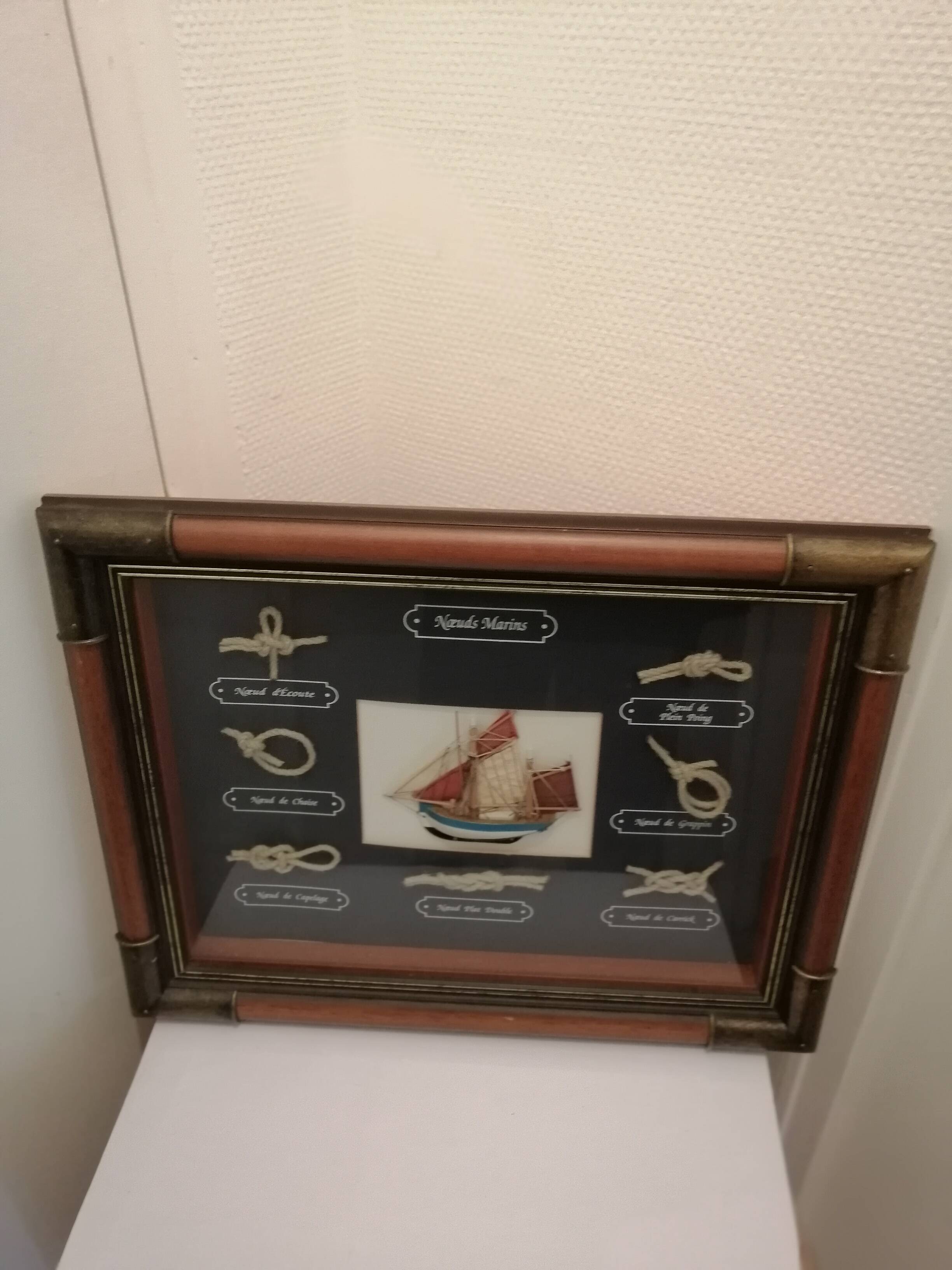 Frame marine knots in wood and brass