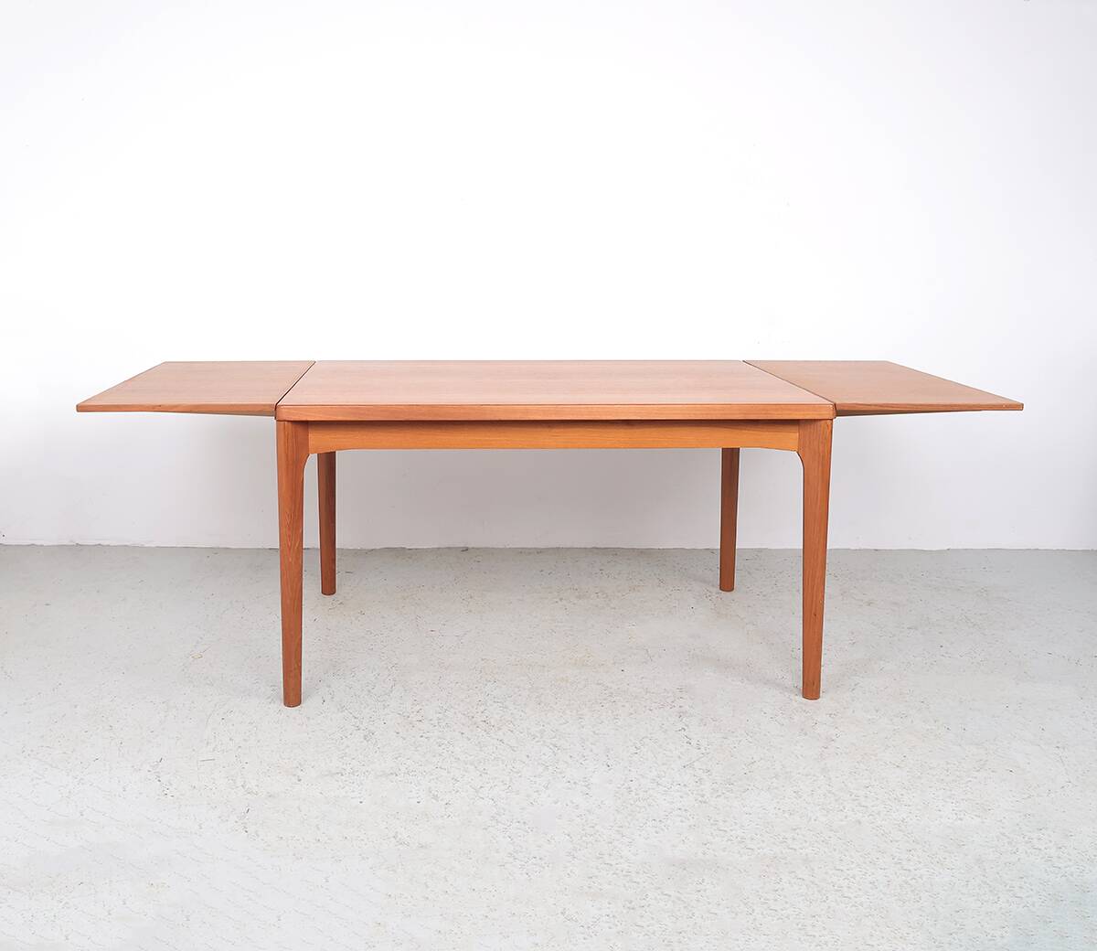 Henning Kjaernulf extendable dining table for Vejle Stølefabrik, 1960s