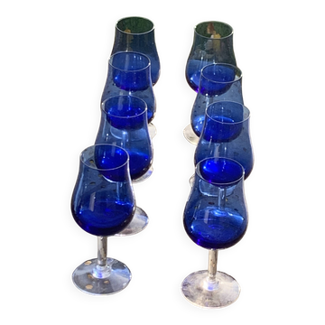 8 verres a porto ou apéritif en verre bleu cobalt et base transparente vintage