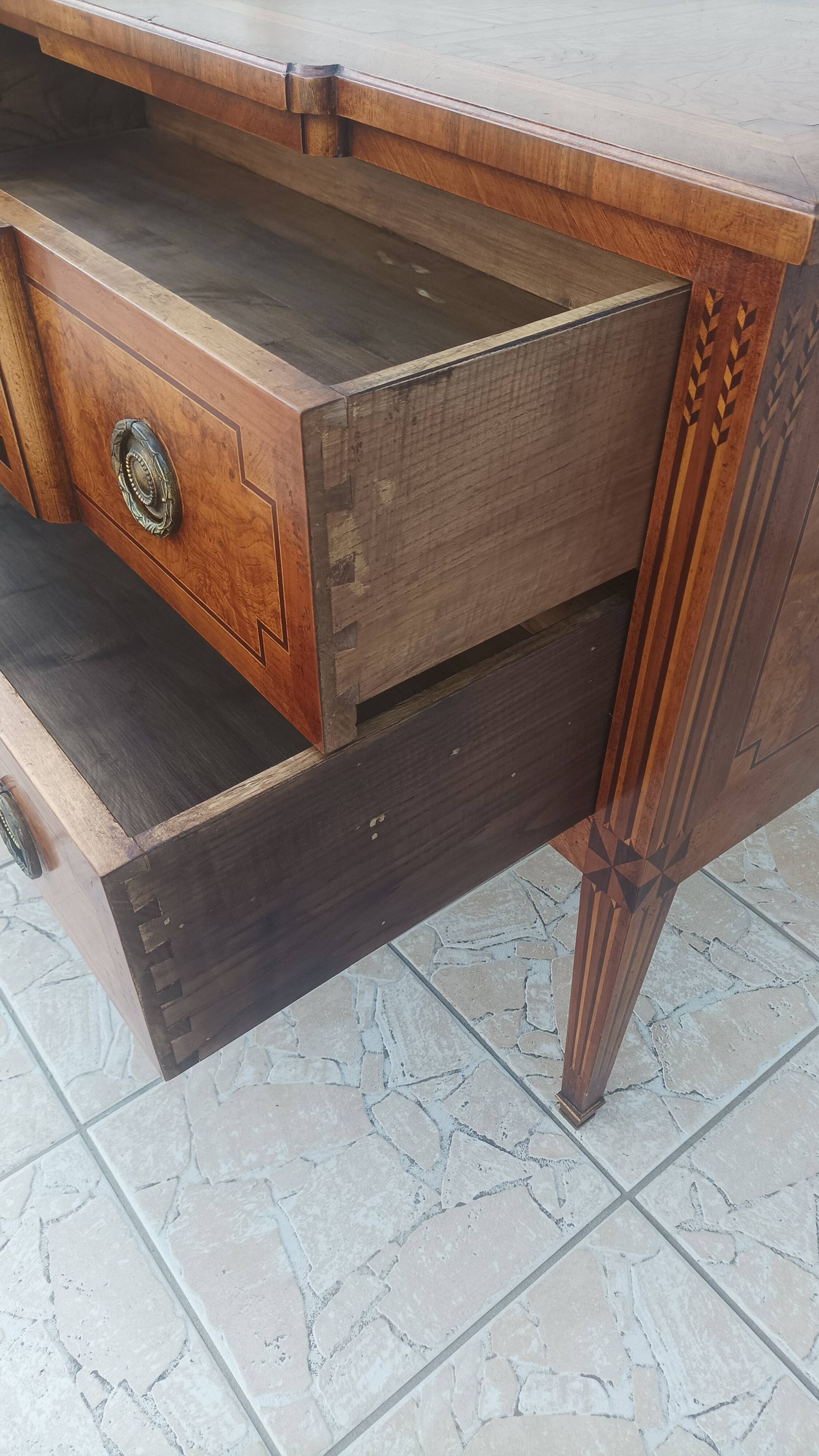 Louis XVI chest of drawers stamped in Faubourg Saint Antoine marquetry
