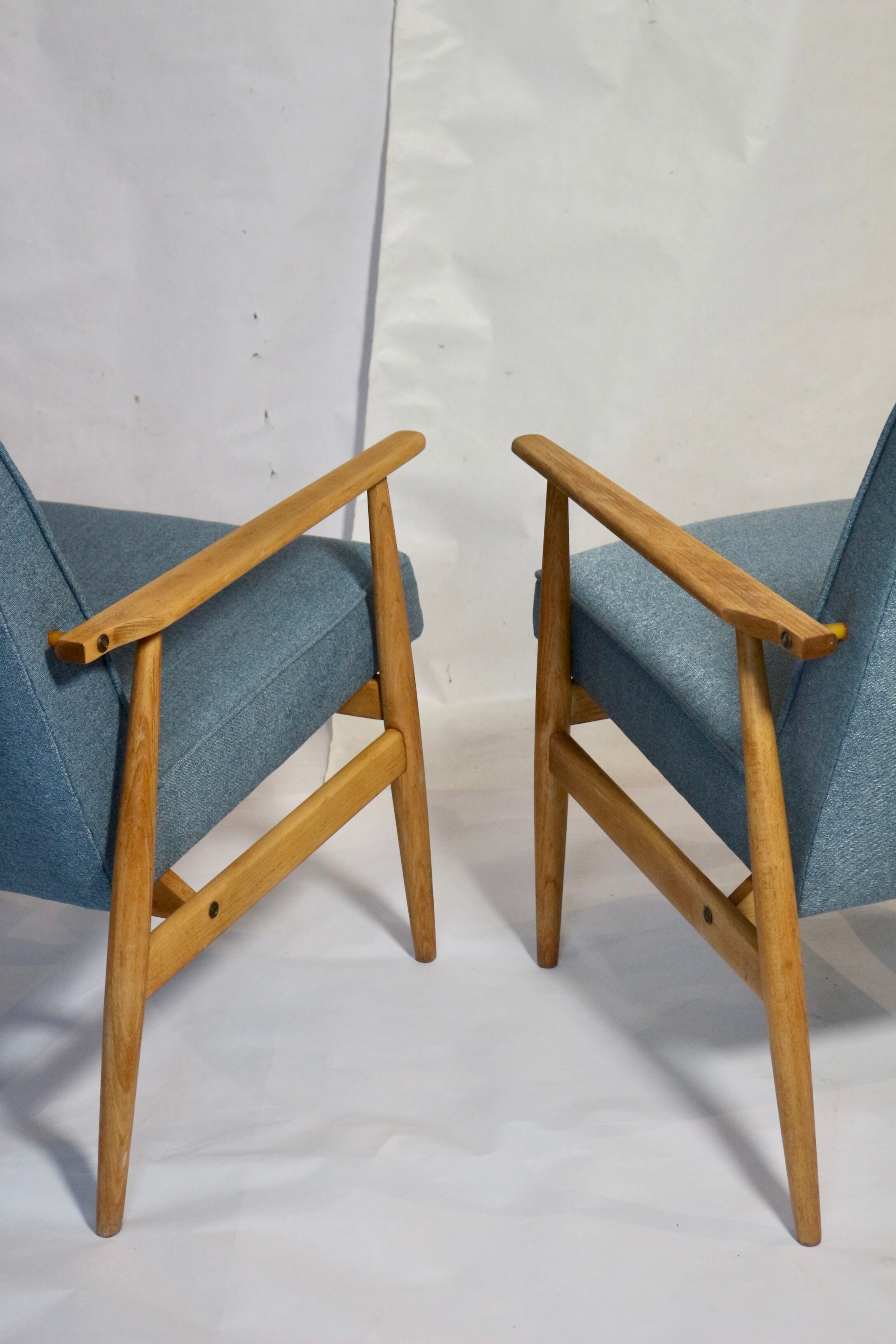 Pair of armchairs henryk lily 300-190s 1970