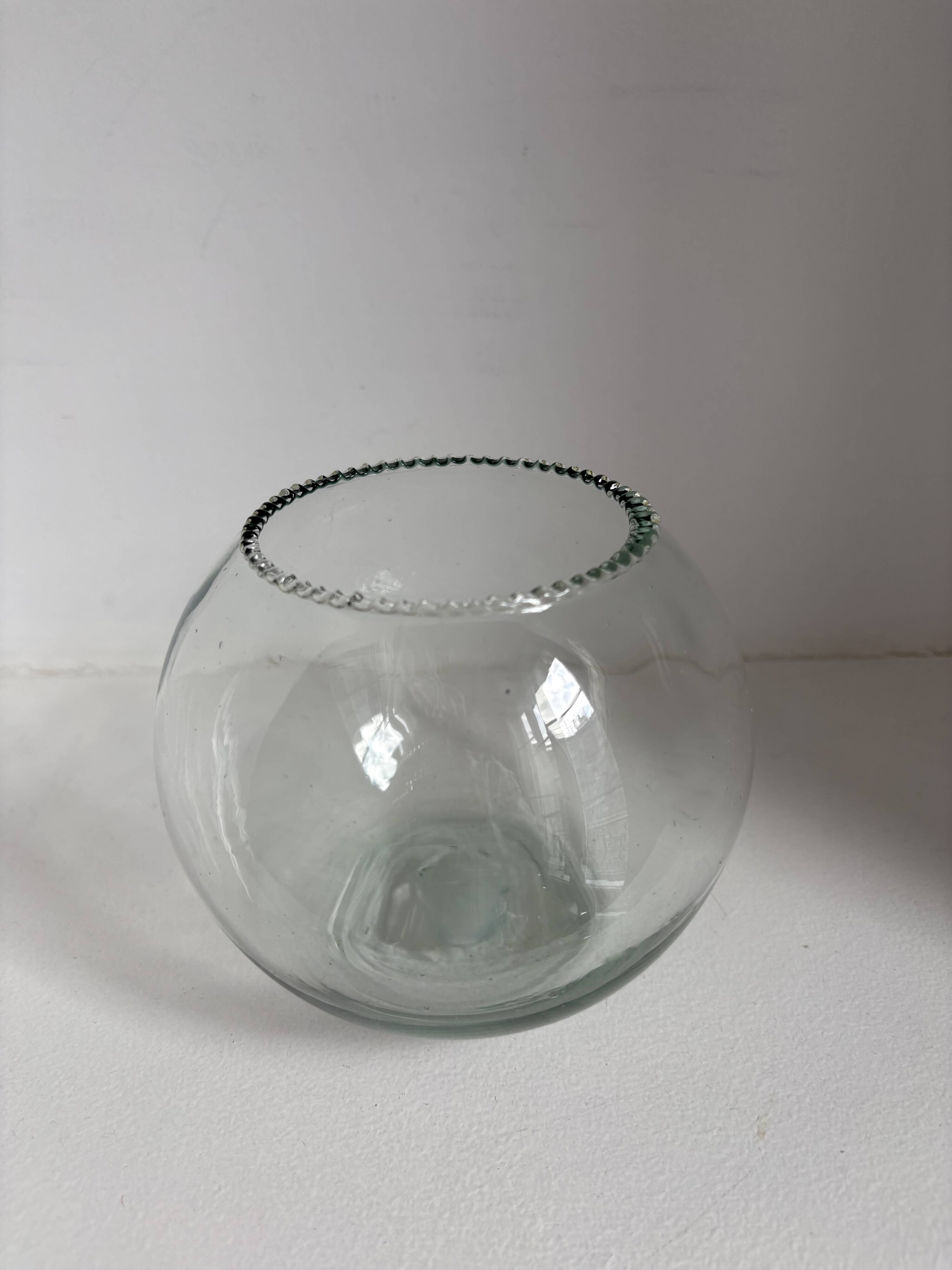 Set of 19 decorative items