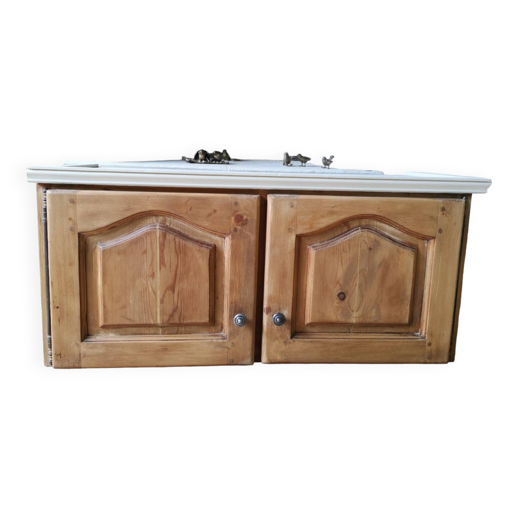 Hanging cupboard, wall mounted.