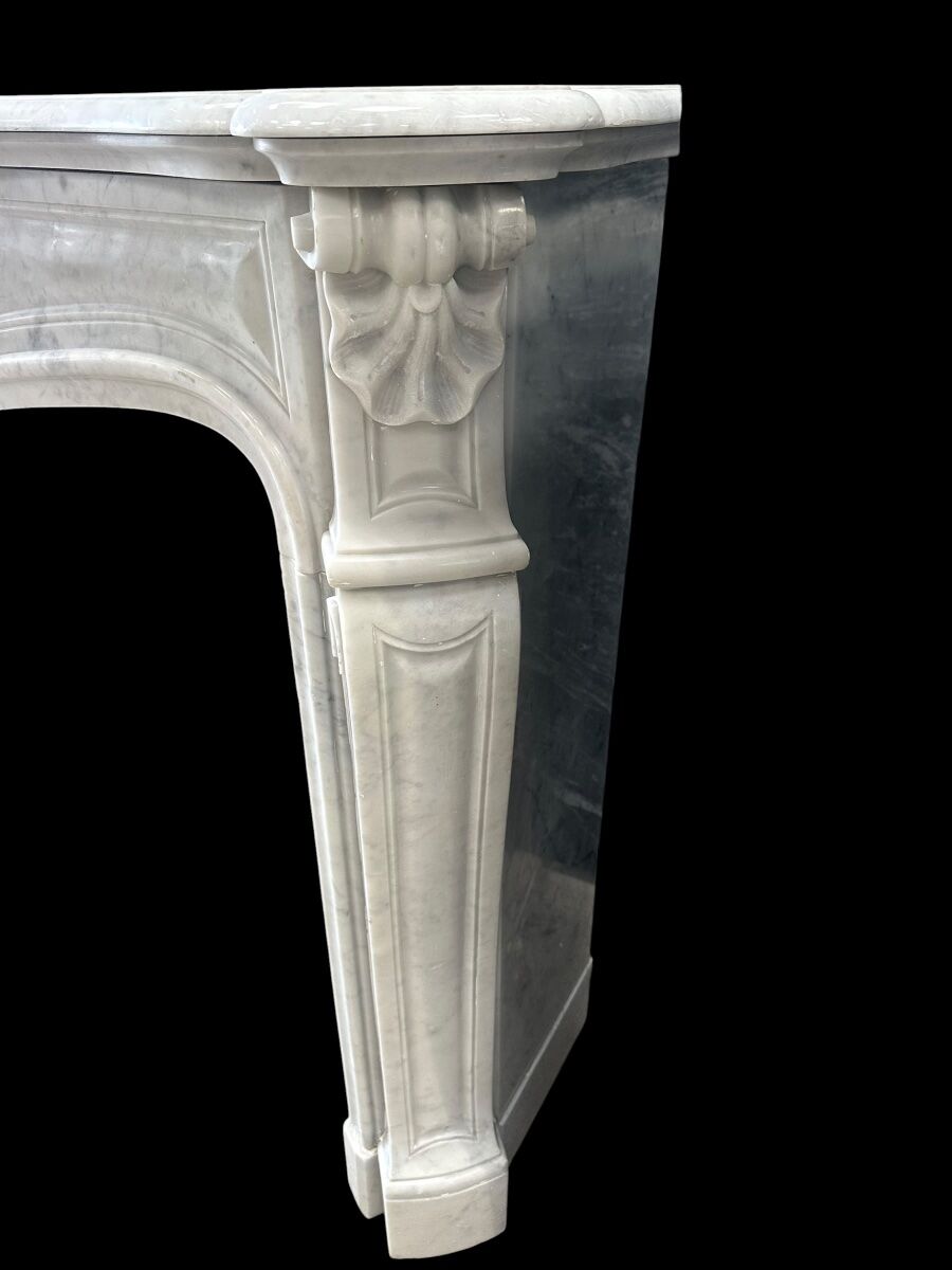 Louis XV marble fireplace, 19th century.