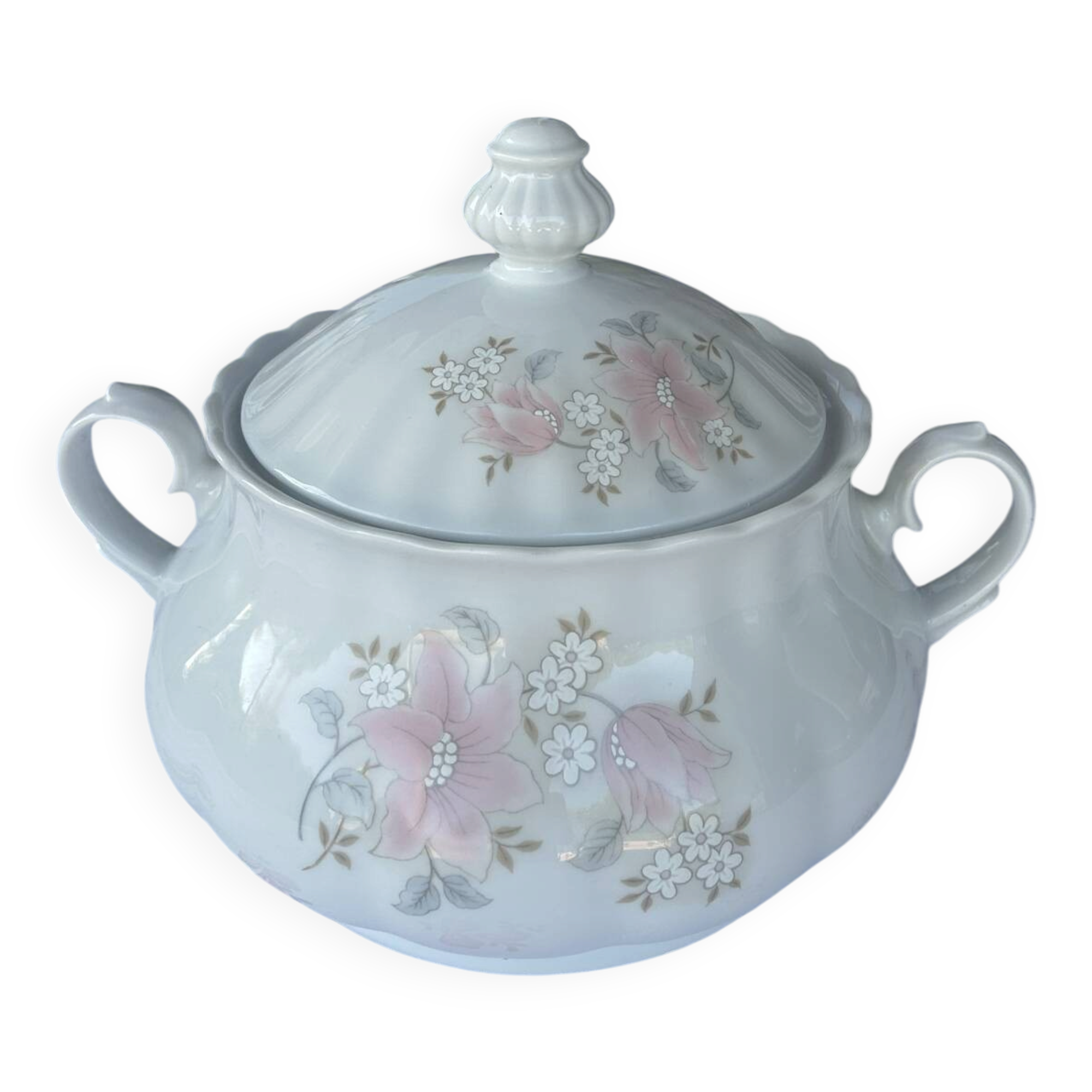Porcelain soup tureen with floral pattern