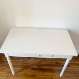 Farmhouse table with drawer