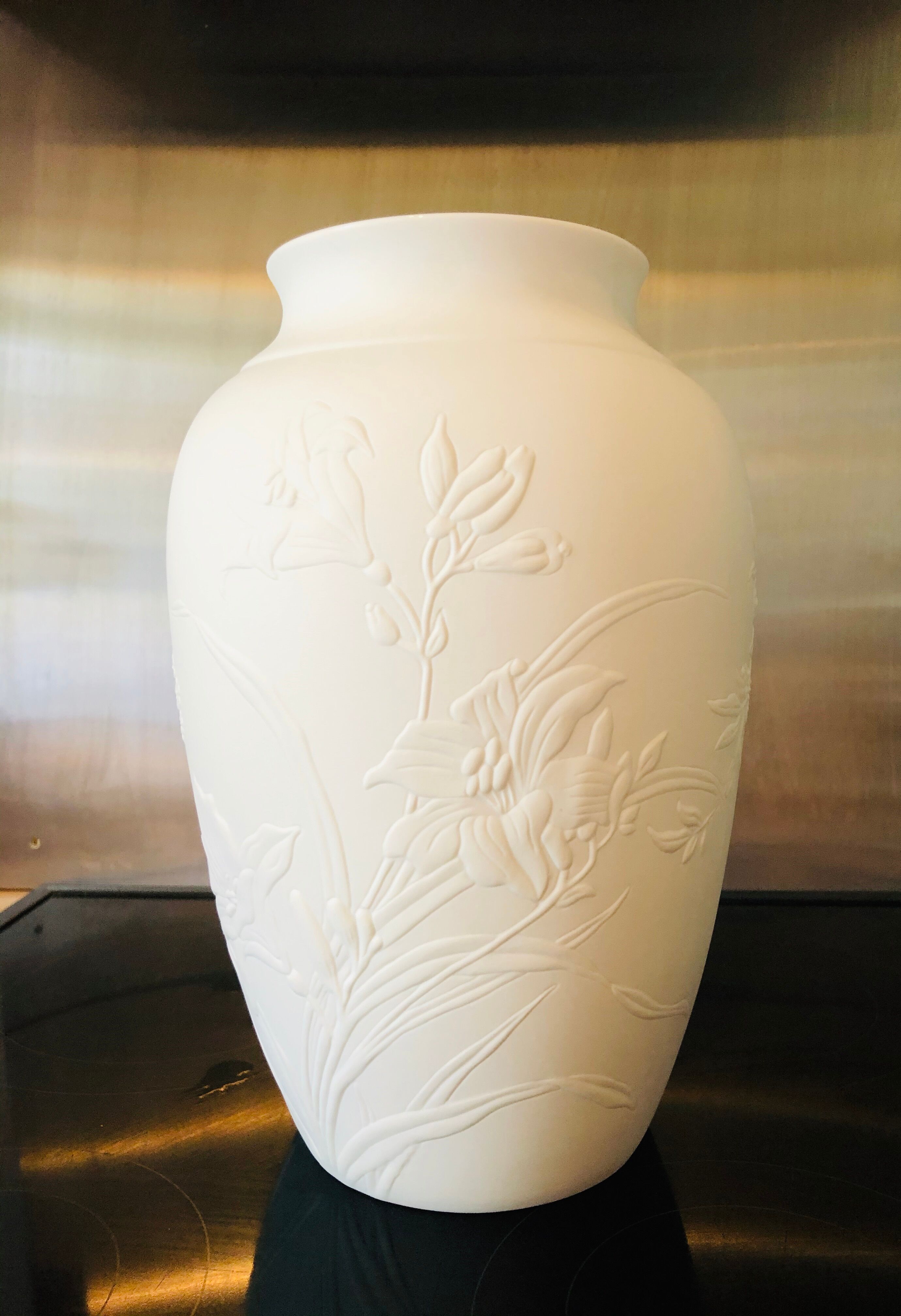 Sologne porcelain vase