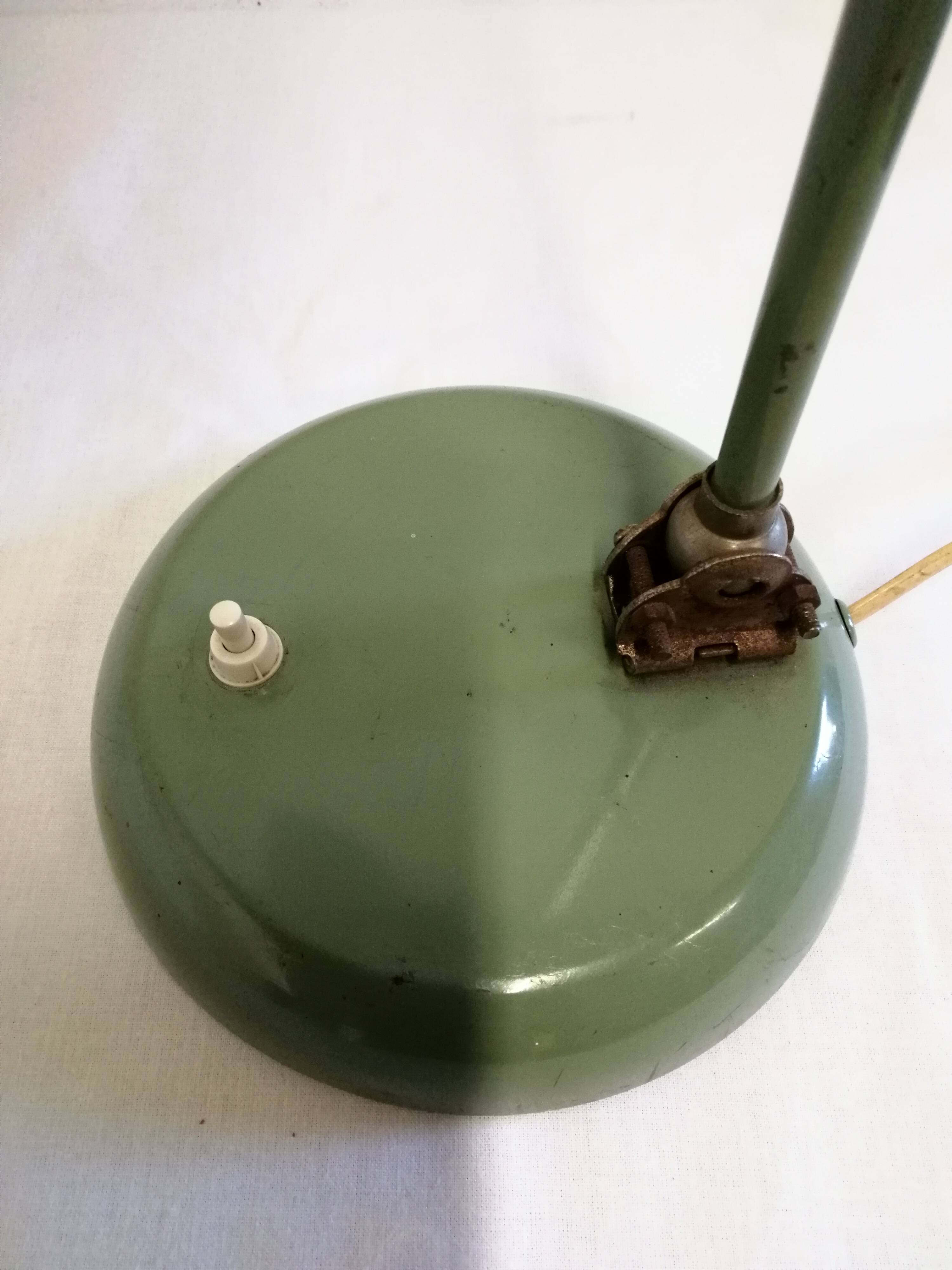 Industrial articulated desk lamp