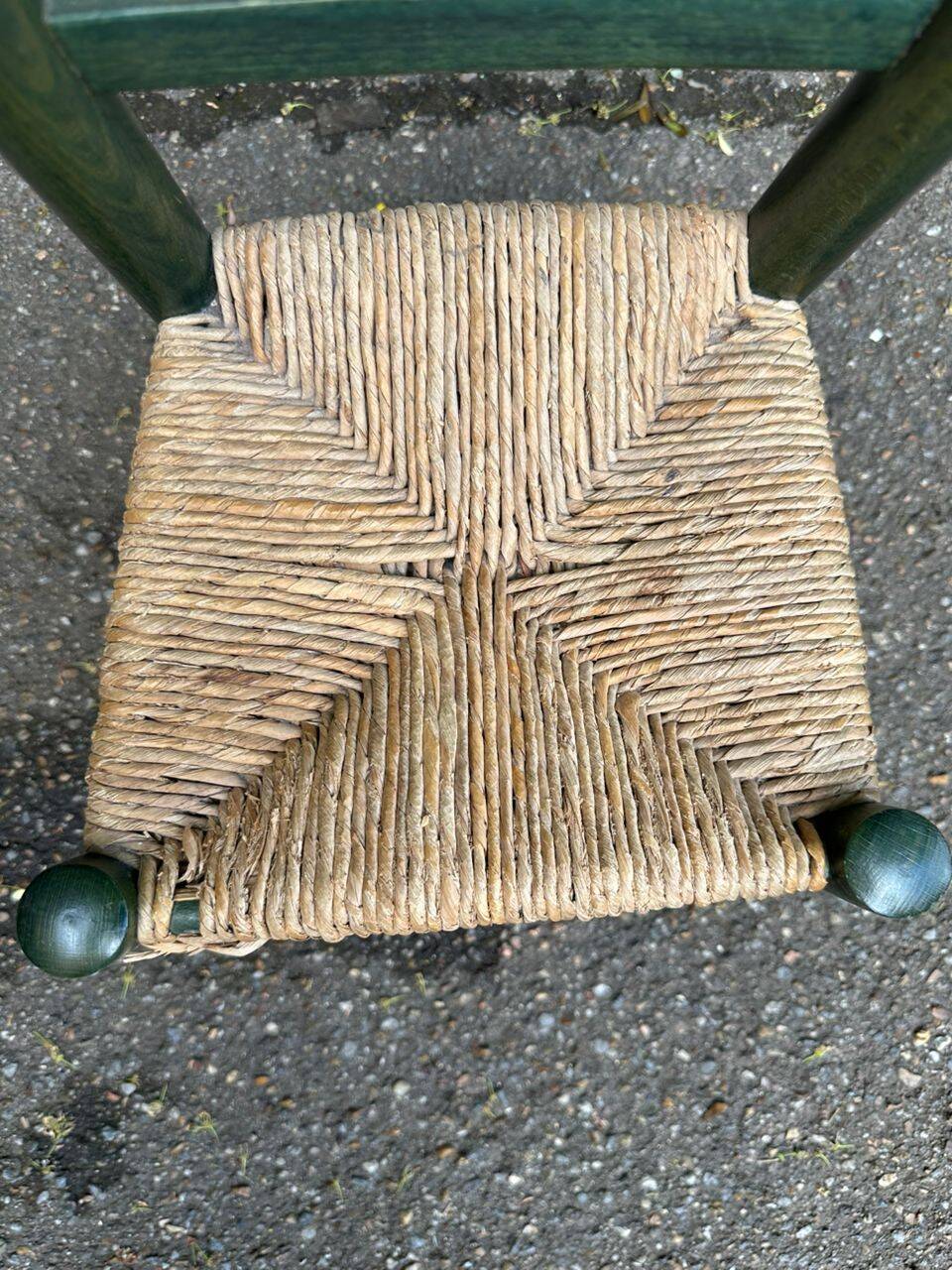 Vintage children's chair in solid wood with a straw seat in green.