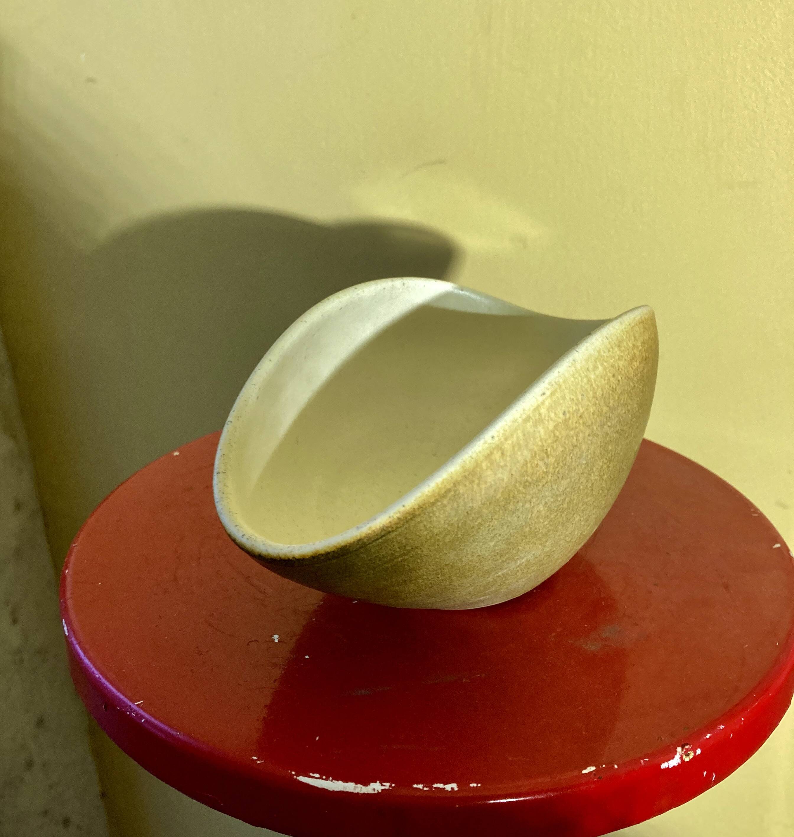 Greyish yellow bowl by Suzanne Ramié (1905-1974) and Atelier Madoura (XX) Bowl -Madoura