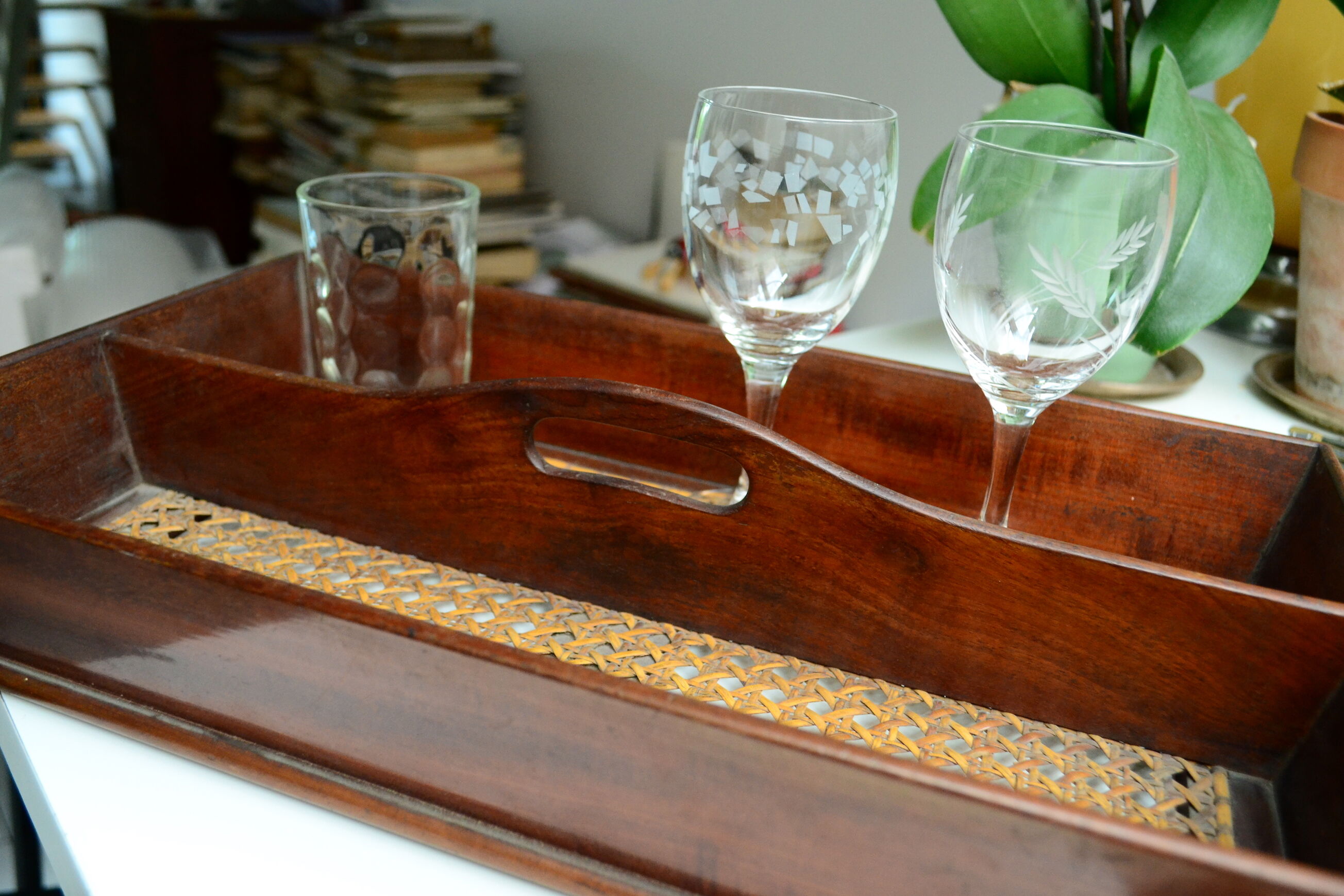 Wood plateau and two compartments