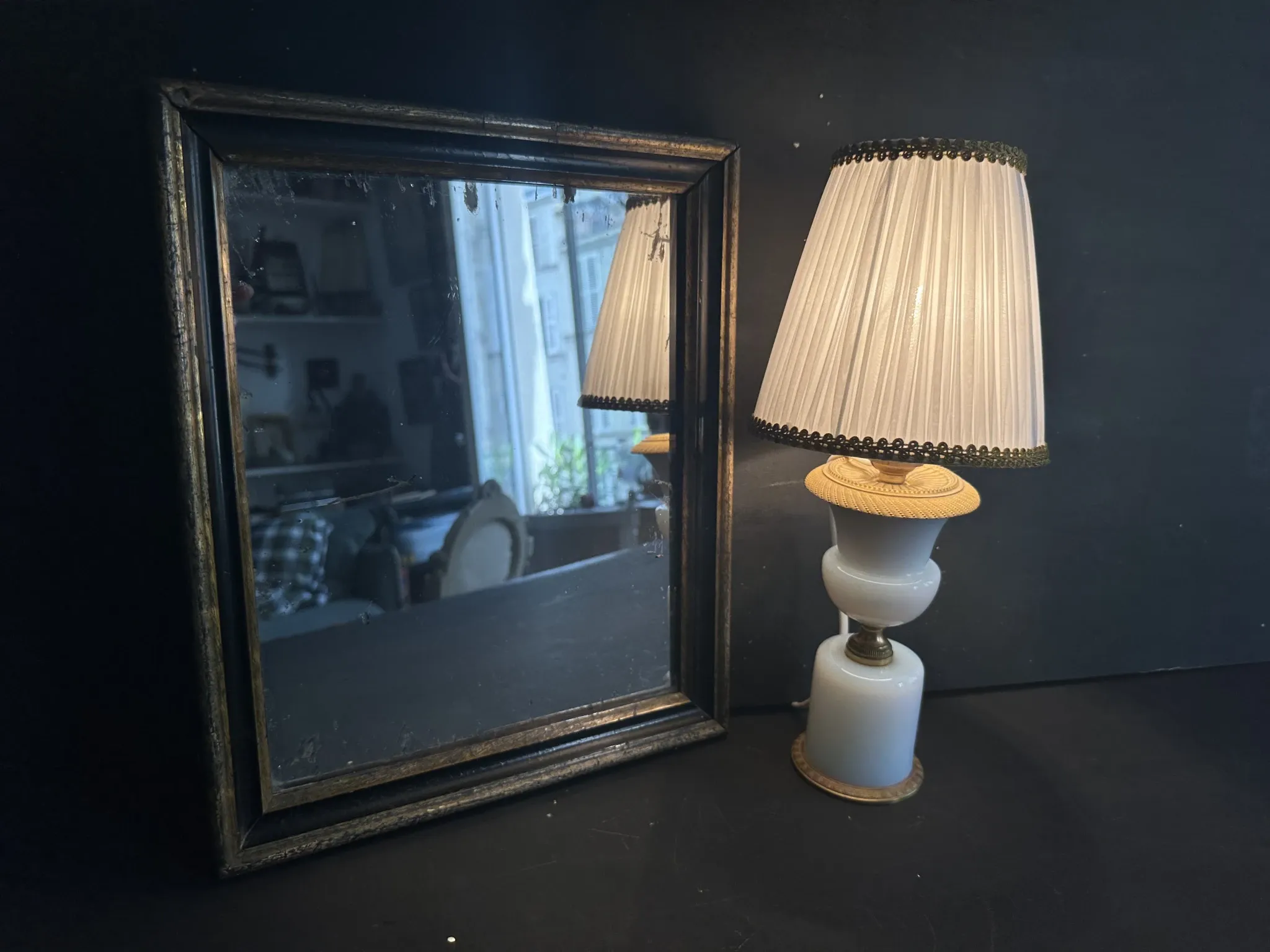 Lampe XIXe en opaline blanche et métal doré
