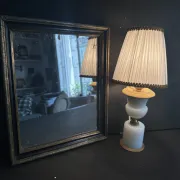 Lampe XIXe en opaline blanche et métal doré