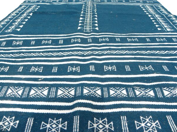 Tapis kilim bleu berbère marocain