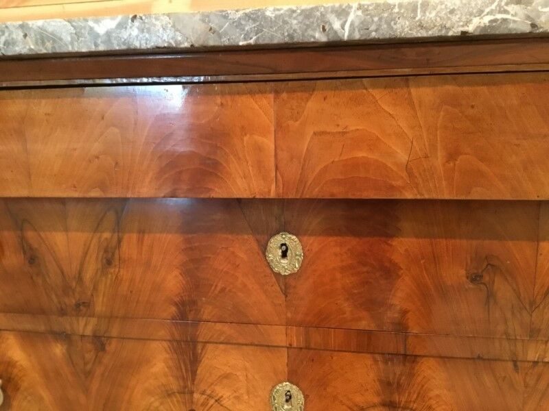 Empire dresser