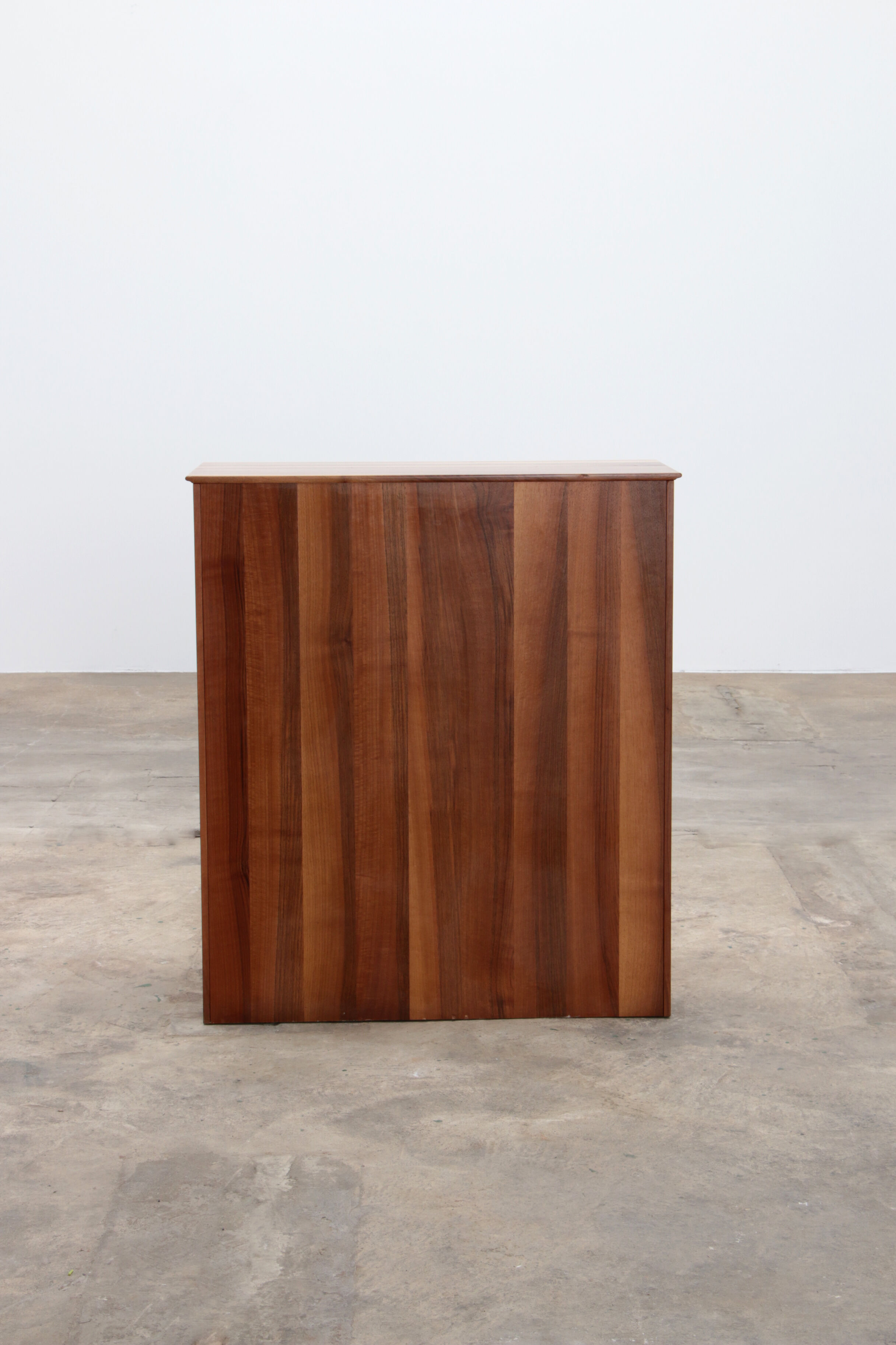 Afra & Tobia Scarpa Walnut secretary chest of drawers for Molteni, 1970 Italy