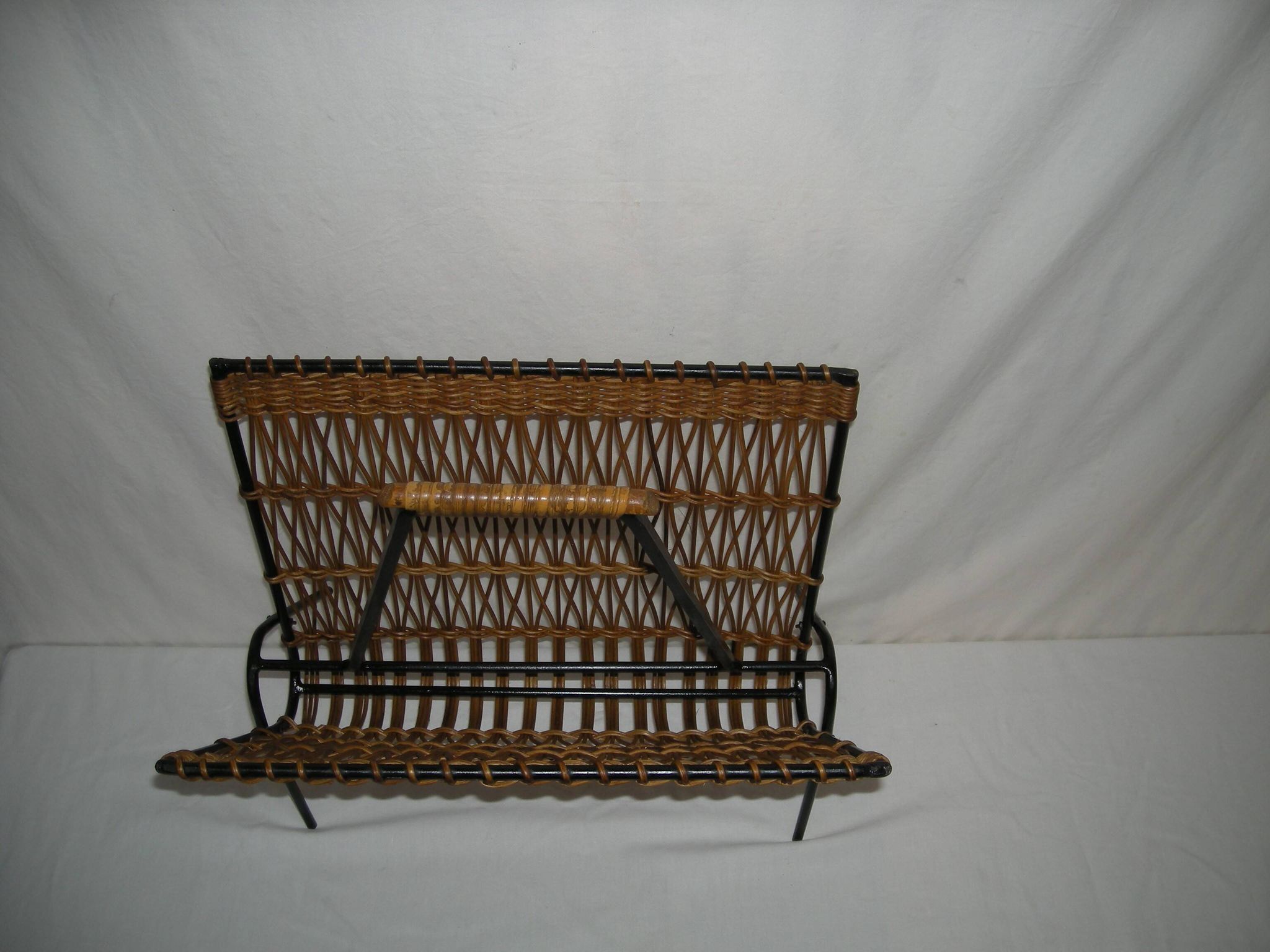 Porte-revue rotin des années 50