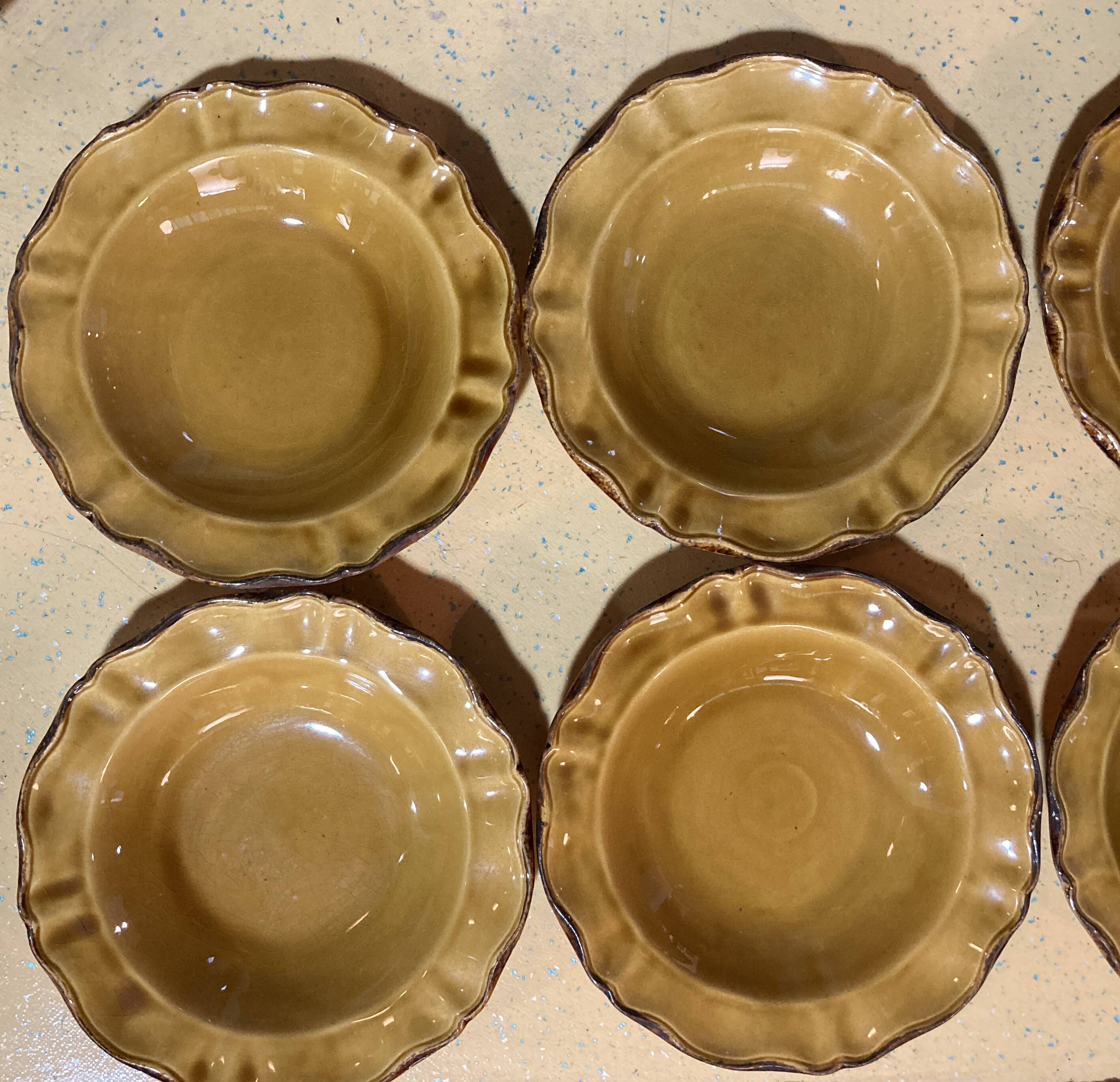 8 yellow ochre plates - adp faience de Provence