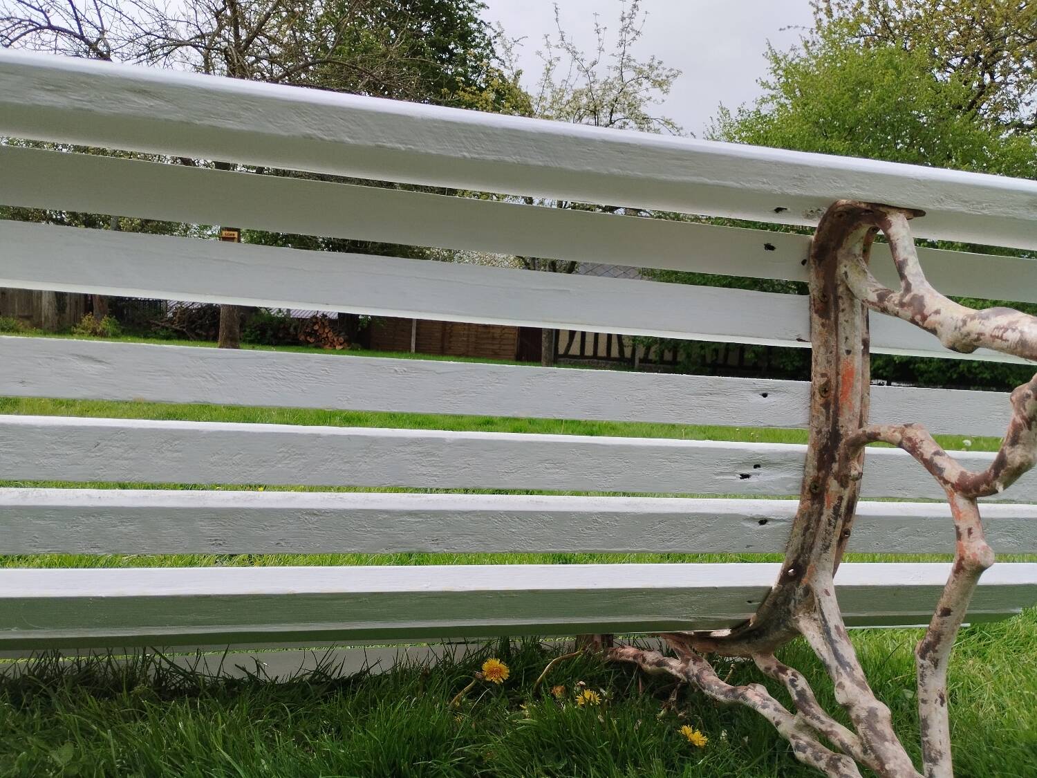 Banc de jardin avec pieds en fonte ancien