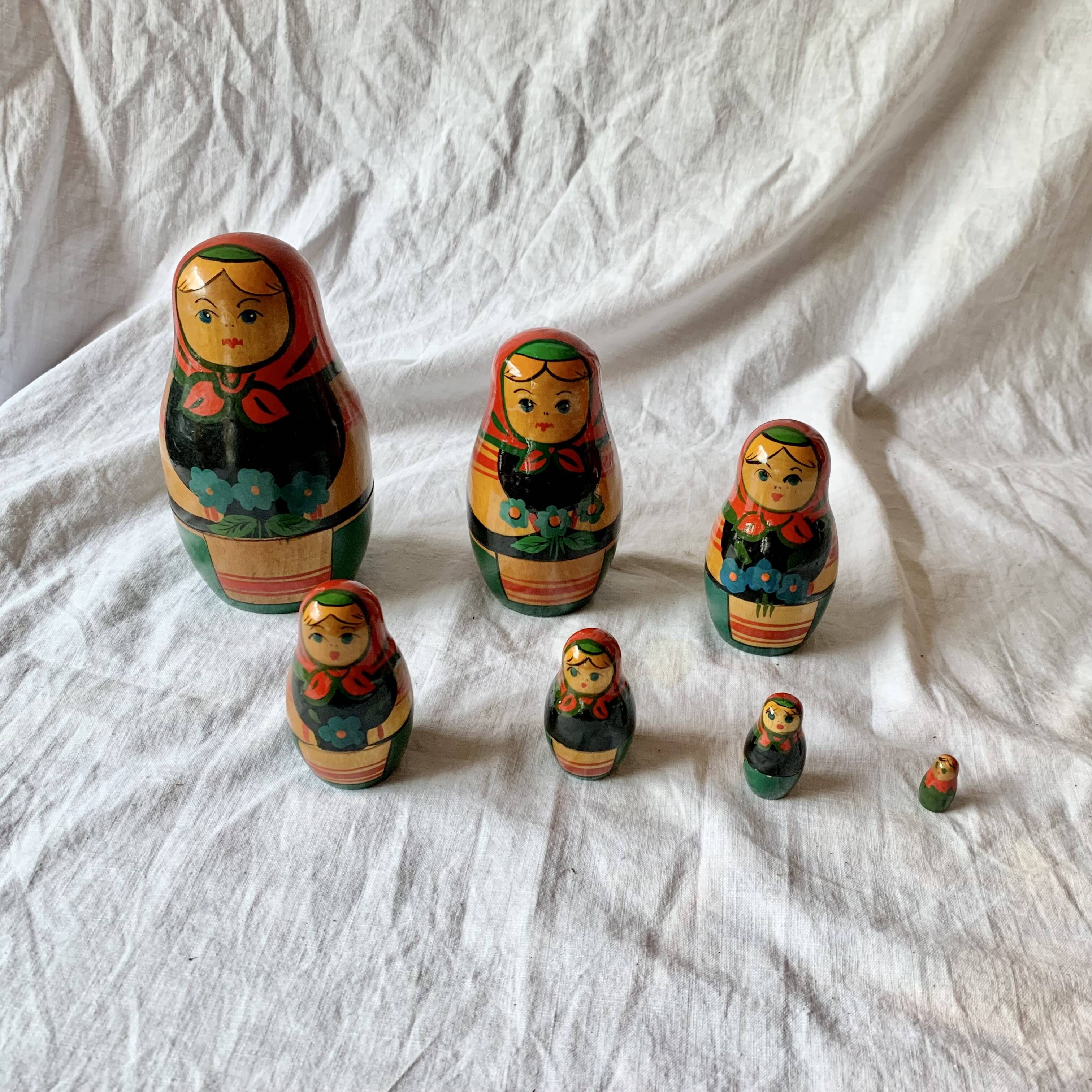 Matryoshka - Set of 7 old Russian nesting dolls