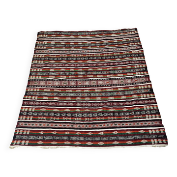 Tapis kilim vintage tissé et brodés à la main