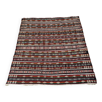 Tapis kilim vintage tissé et brodés à la main