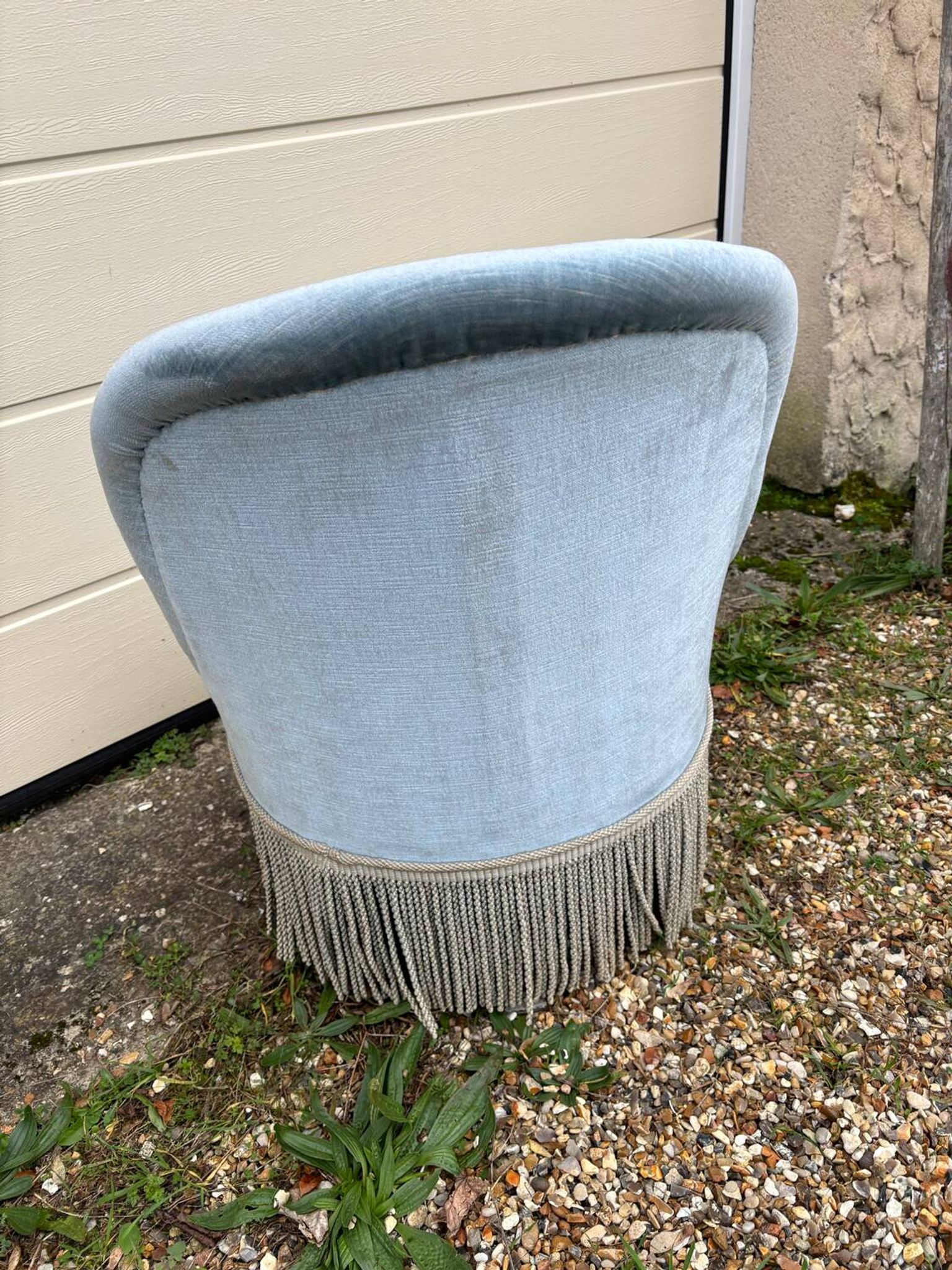 Fauteuil crapaud en velours bleu ciel