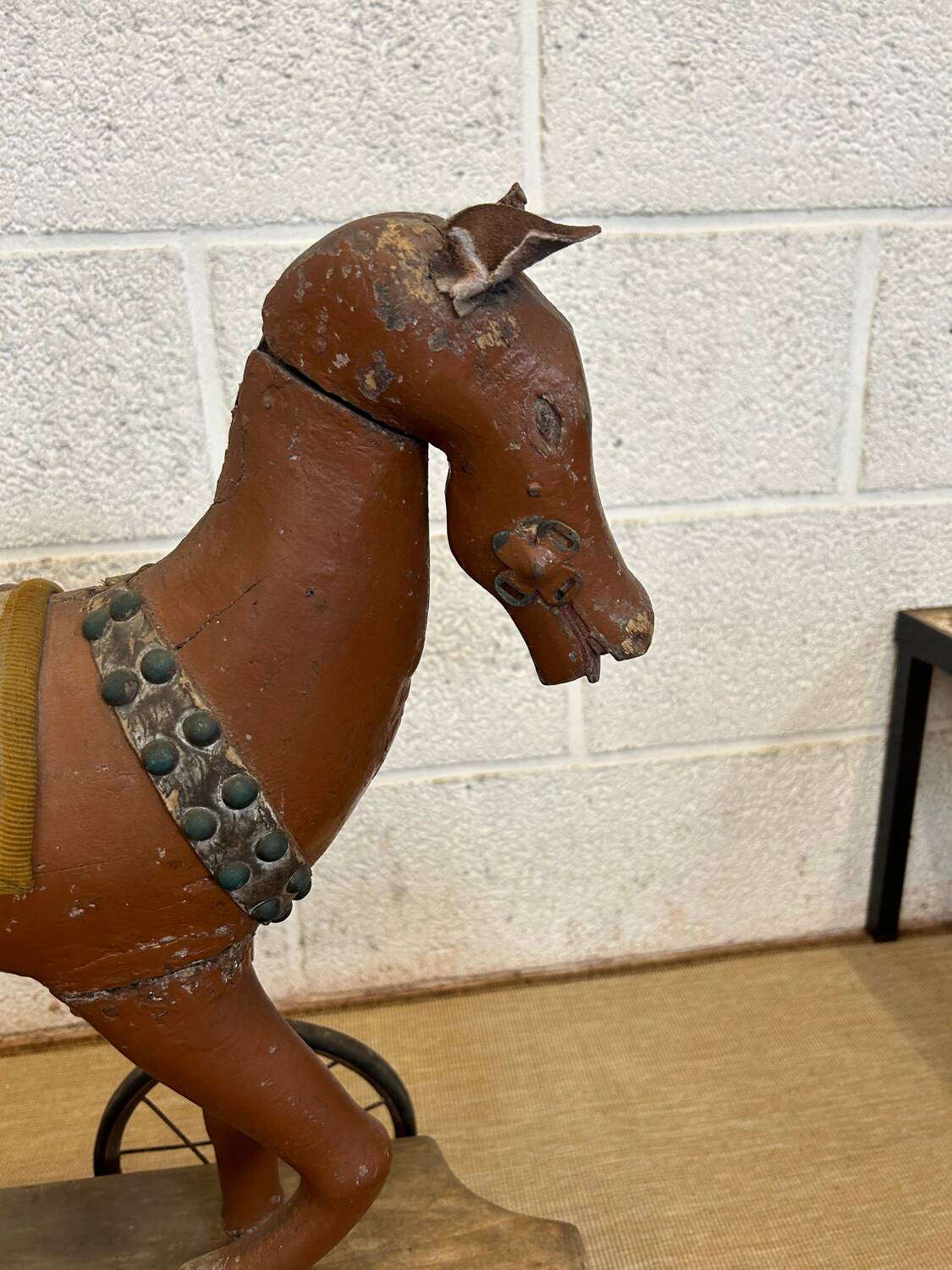 Very old pulling horse popular art