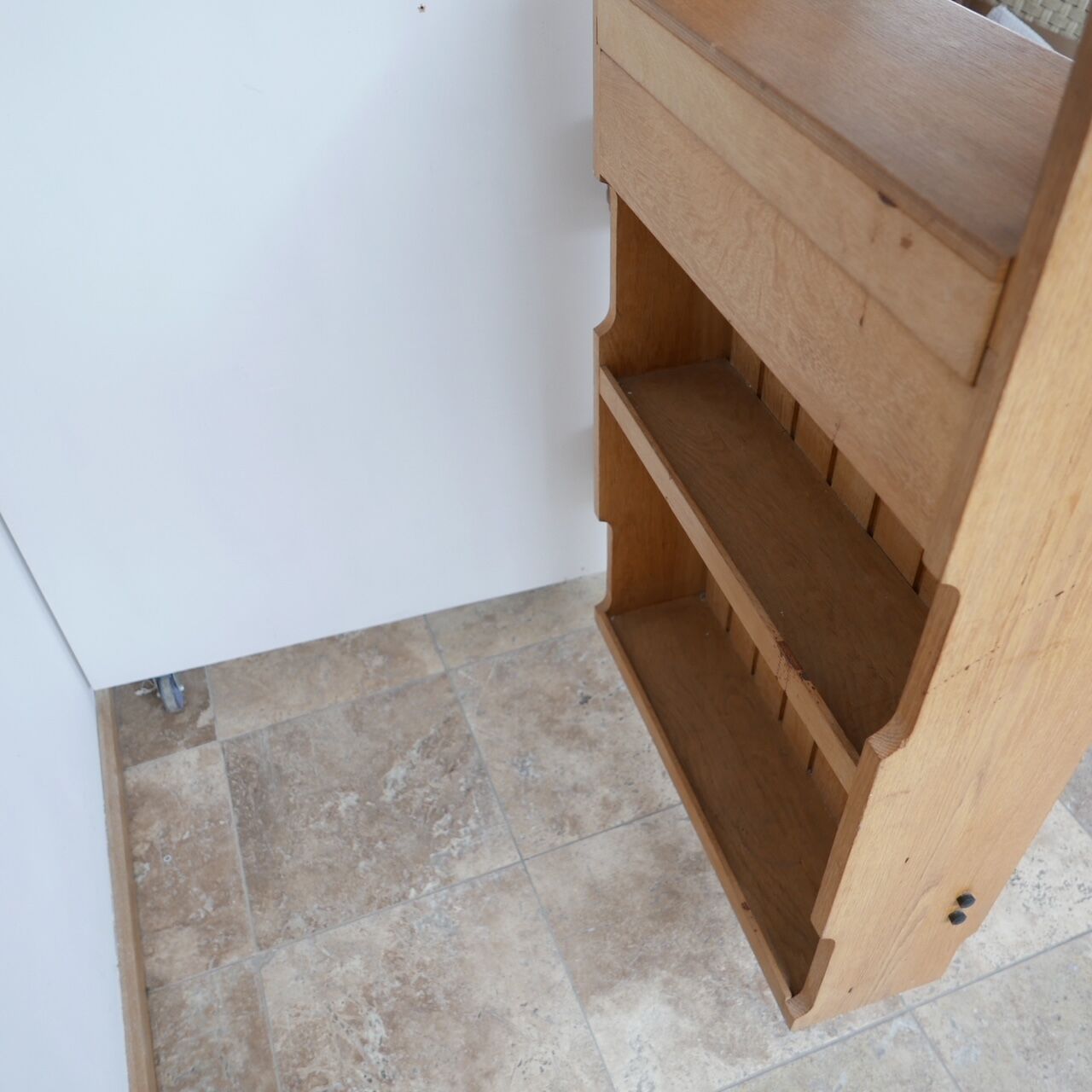 Guillerme et Chambron shelf