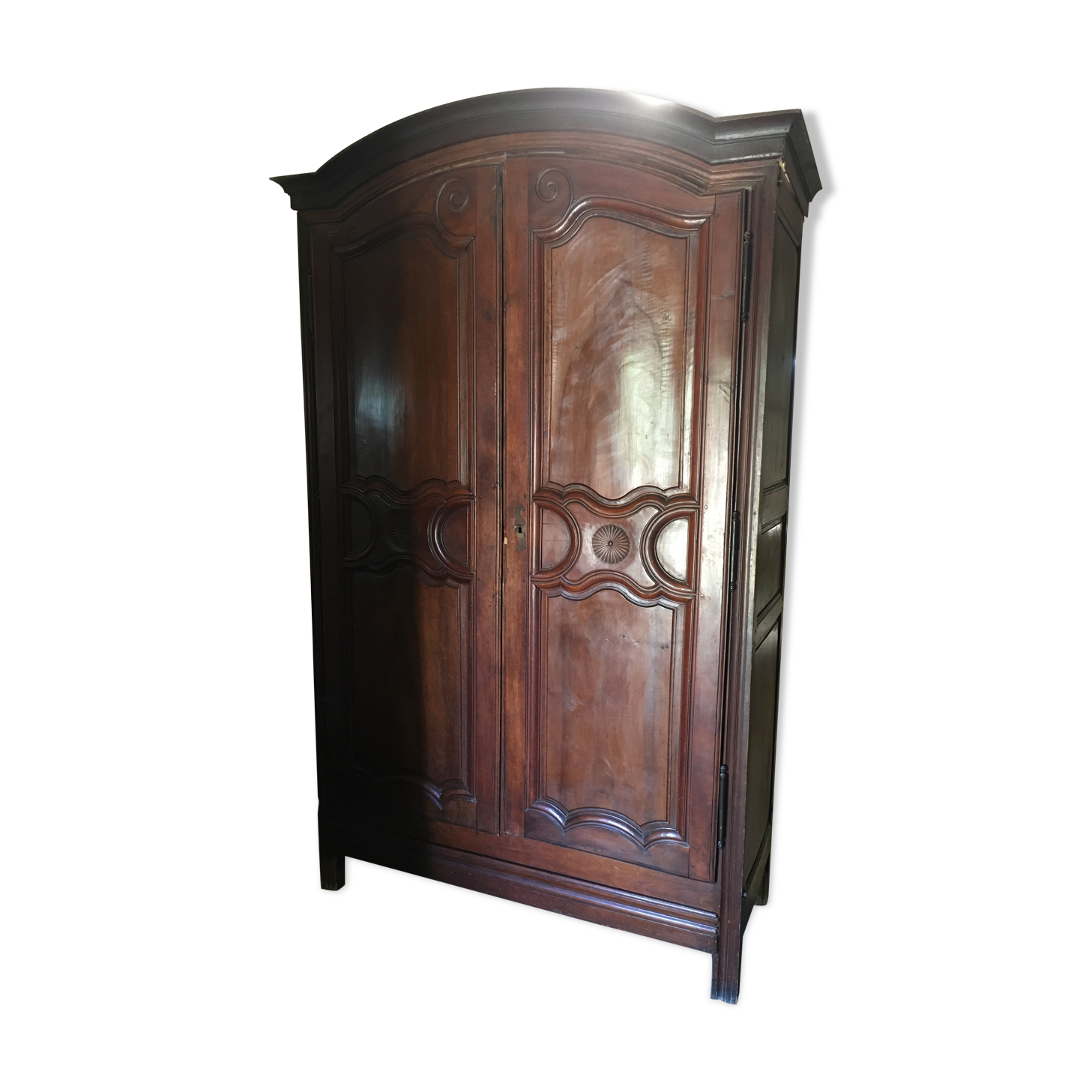Armoire Louis XV en noyer