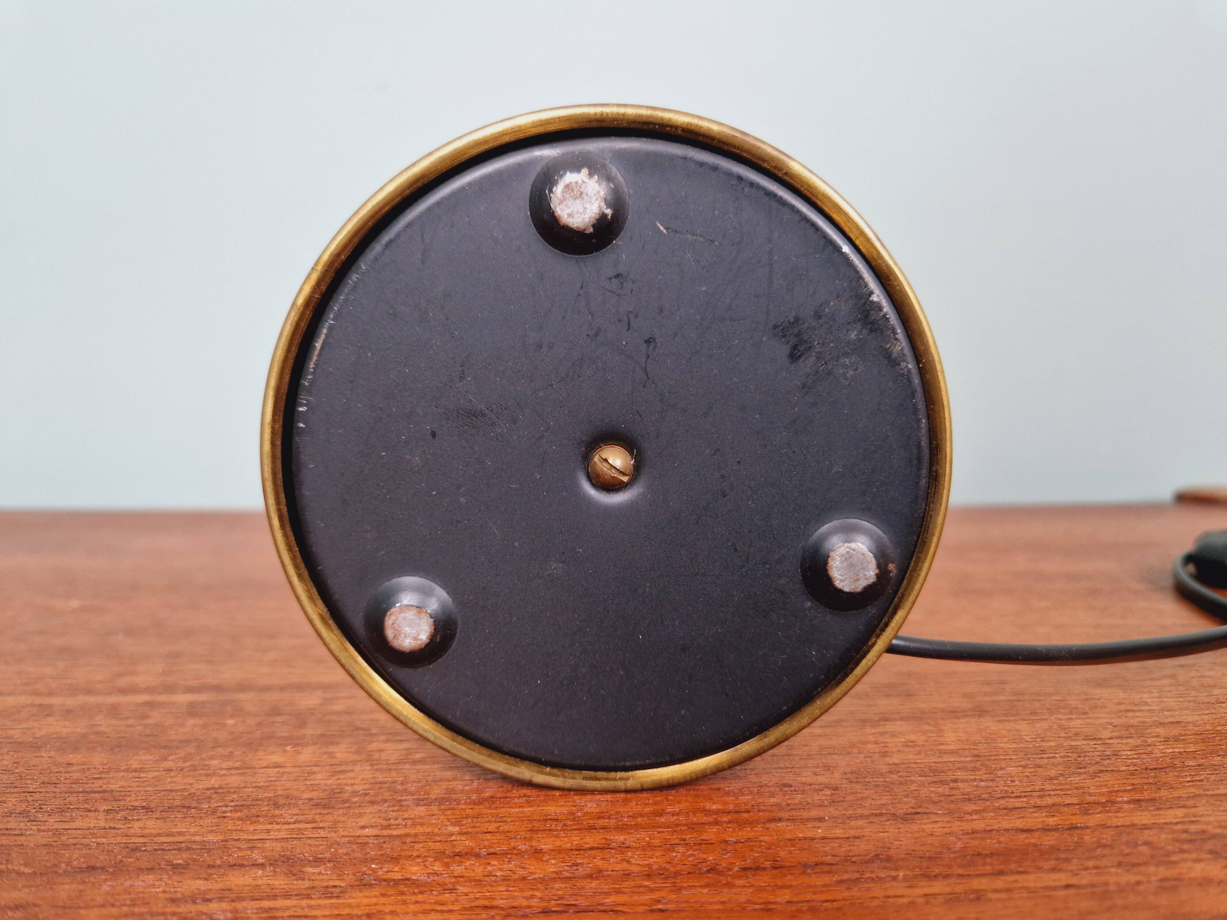 Lampe de table en métal laqué noir et verre satiné blanc, années 1950