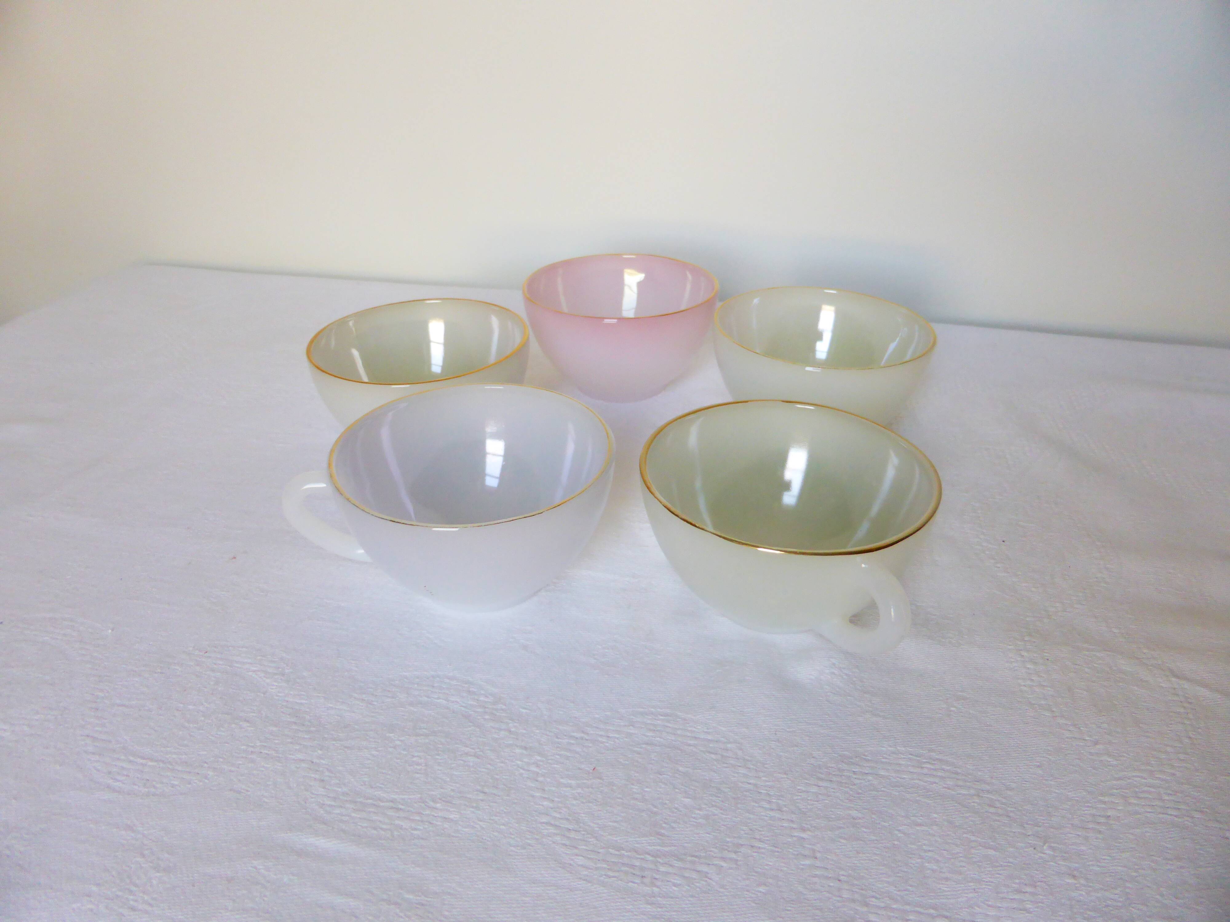 5 vintage harlequin cups in Arcopal 210185