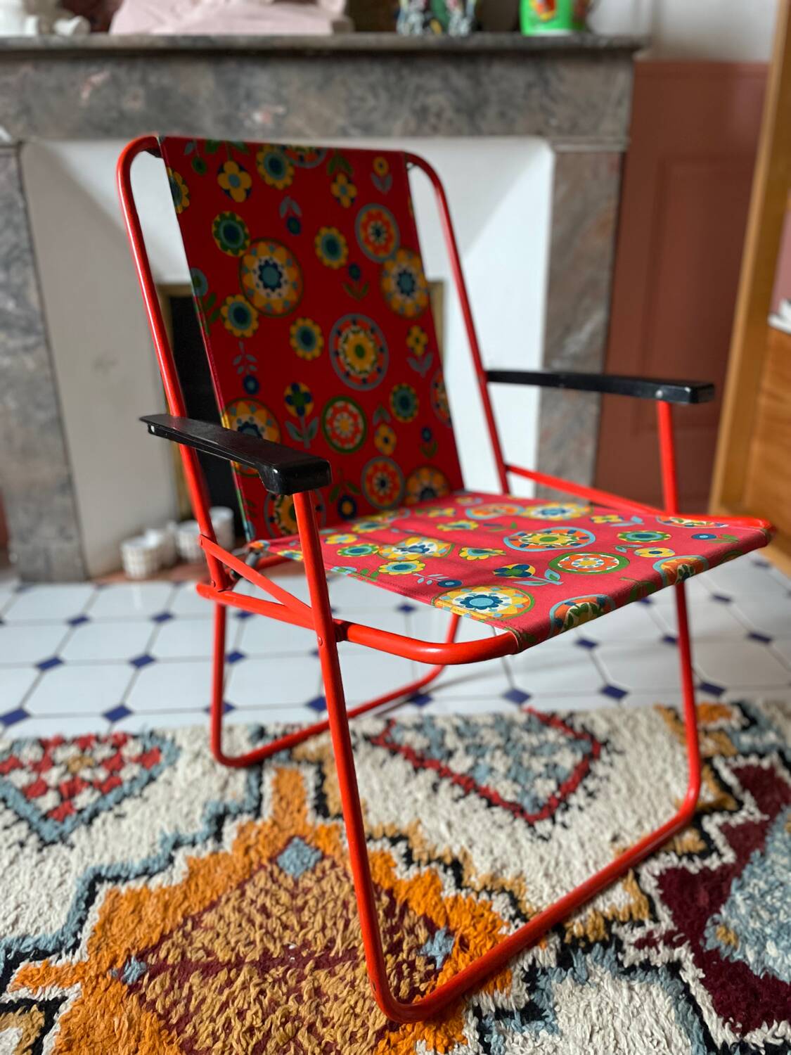 70' flowered folding chair