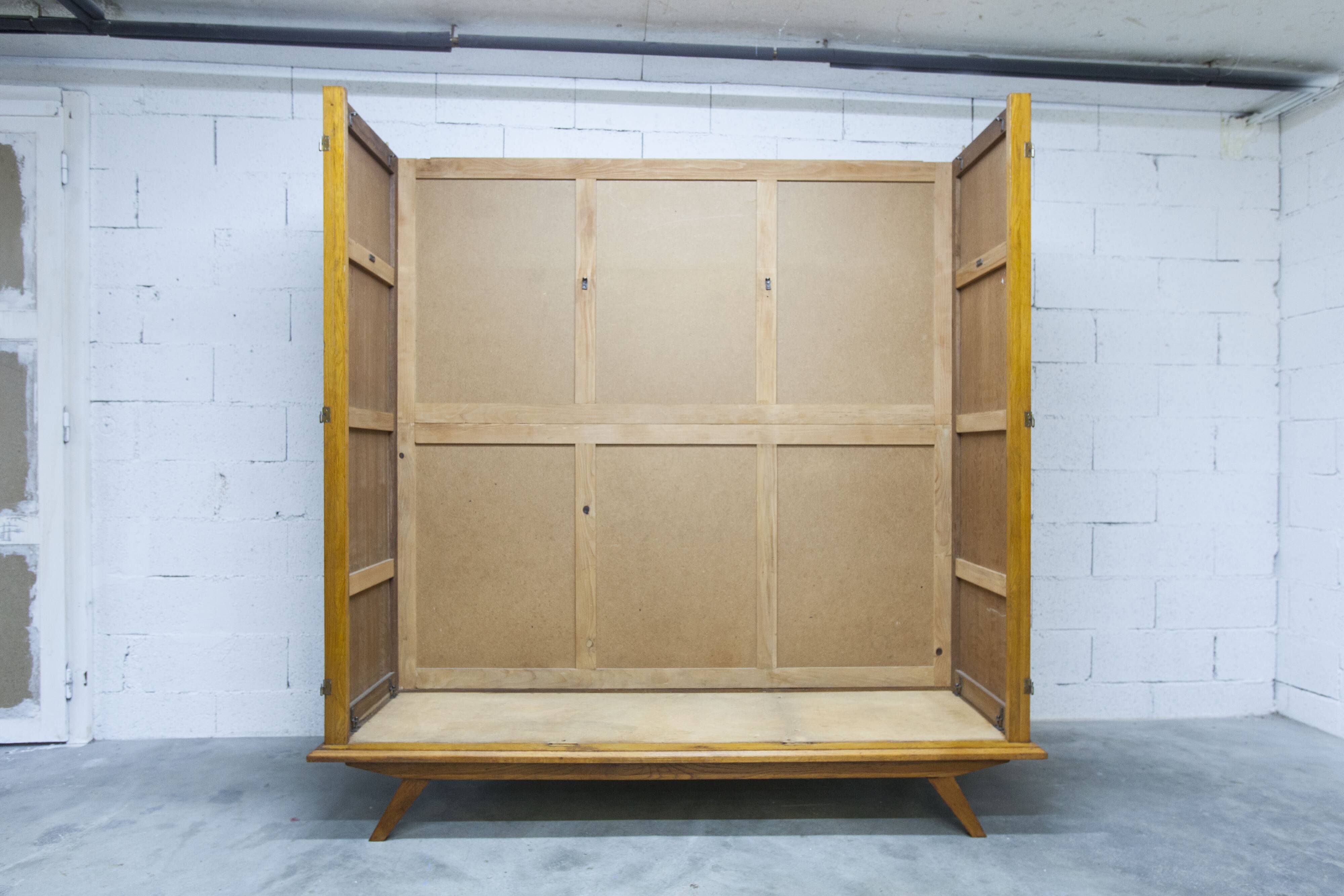 French wardrobe with tapered legs, 3 doors, 120cm hanging rail, new.