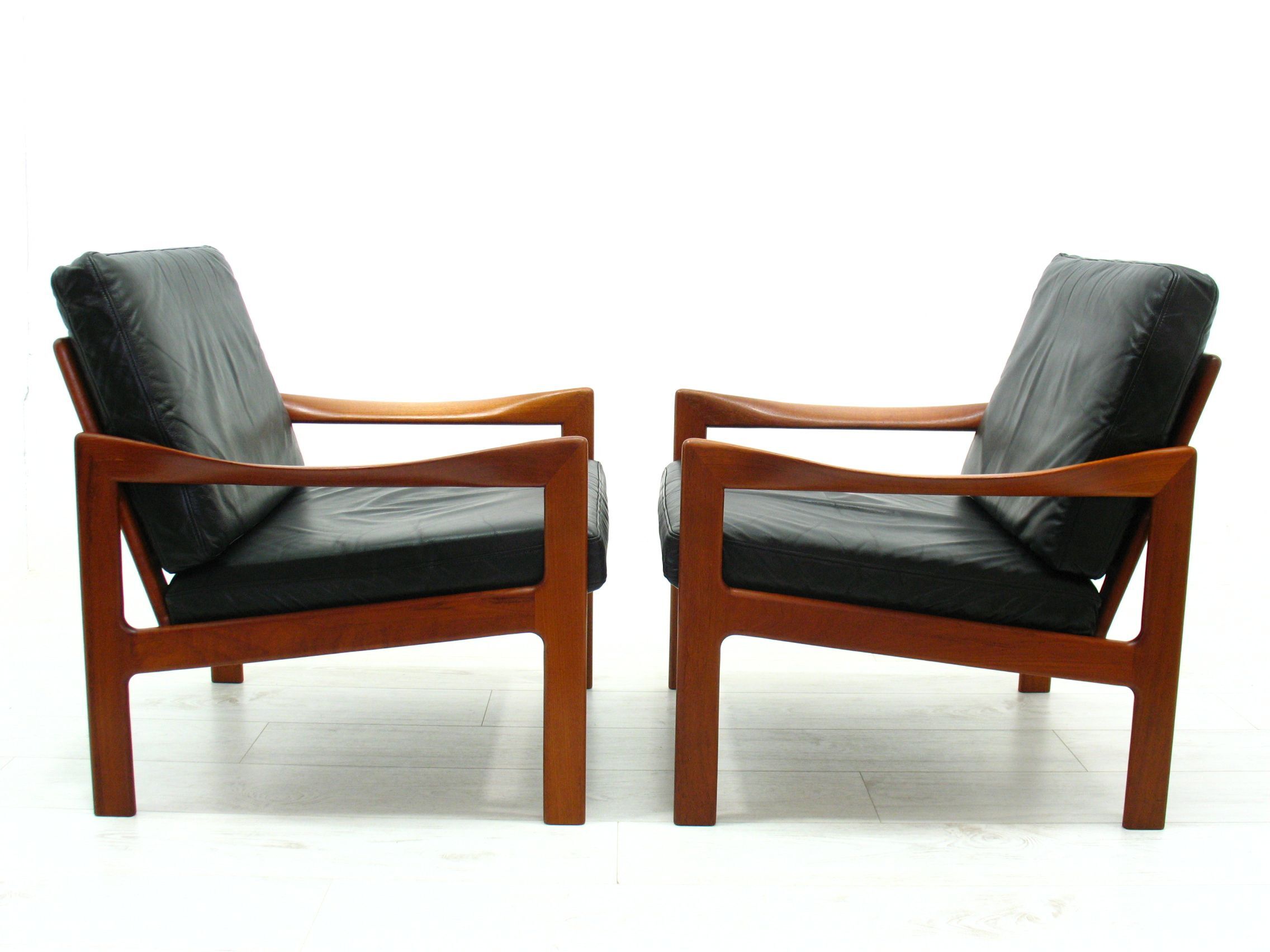 Lounge chairs by Illum Walkelsø for Niels Eilersen, 1960s