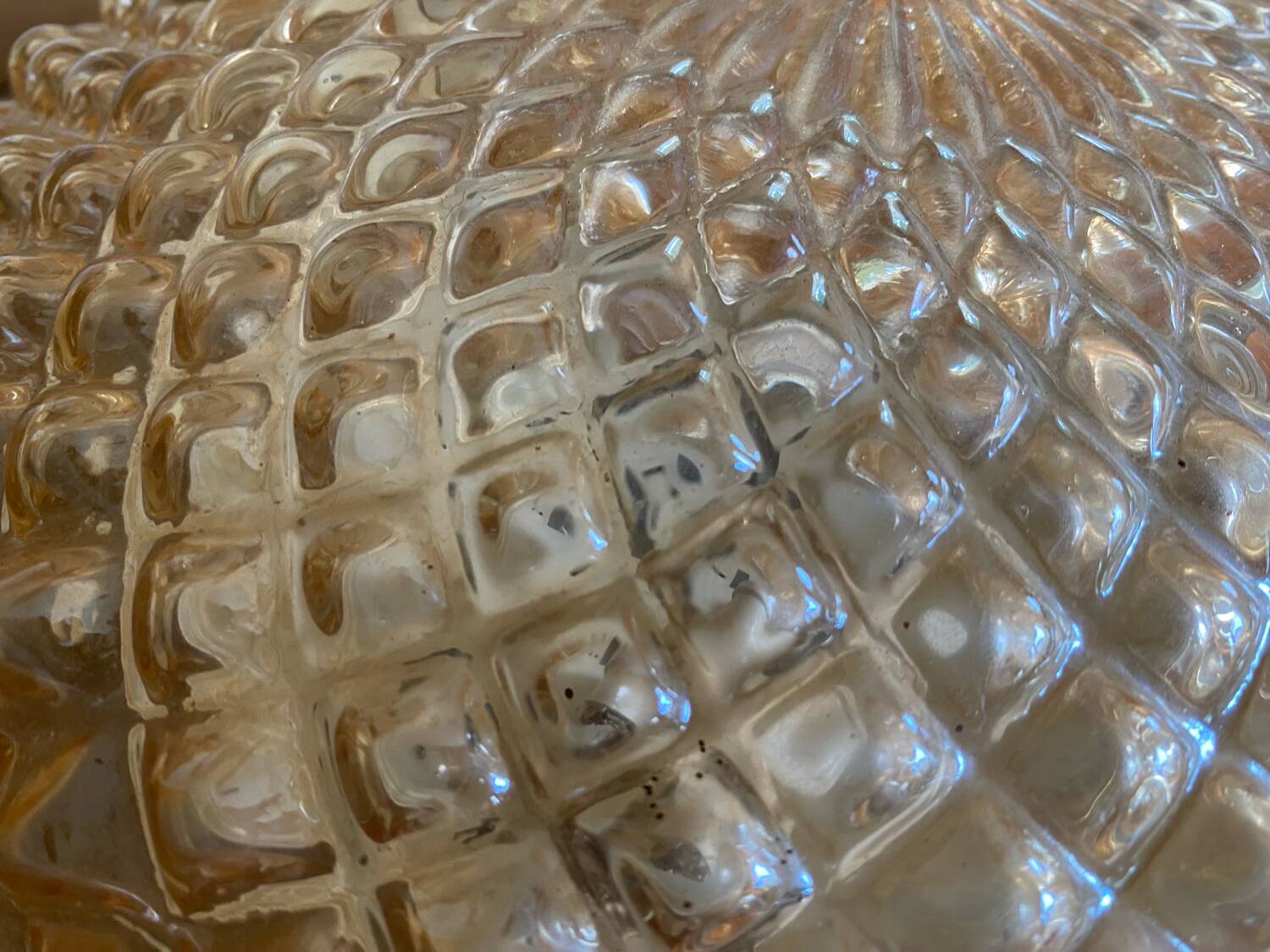 Lot de trois plafonniers en verre art déco